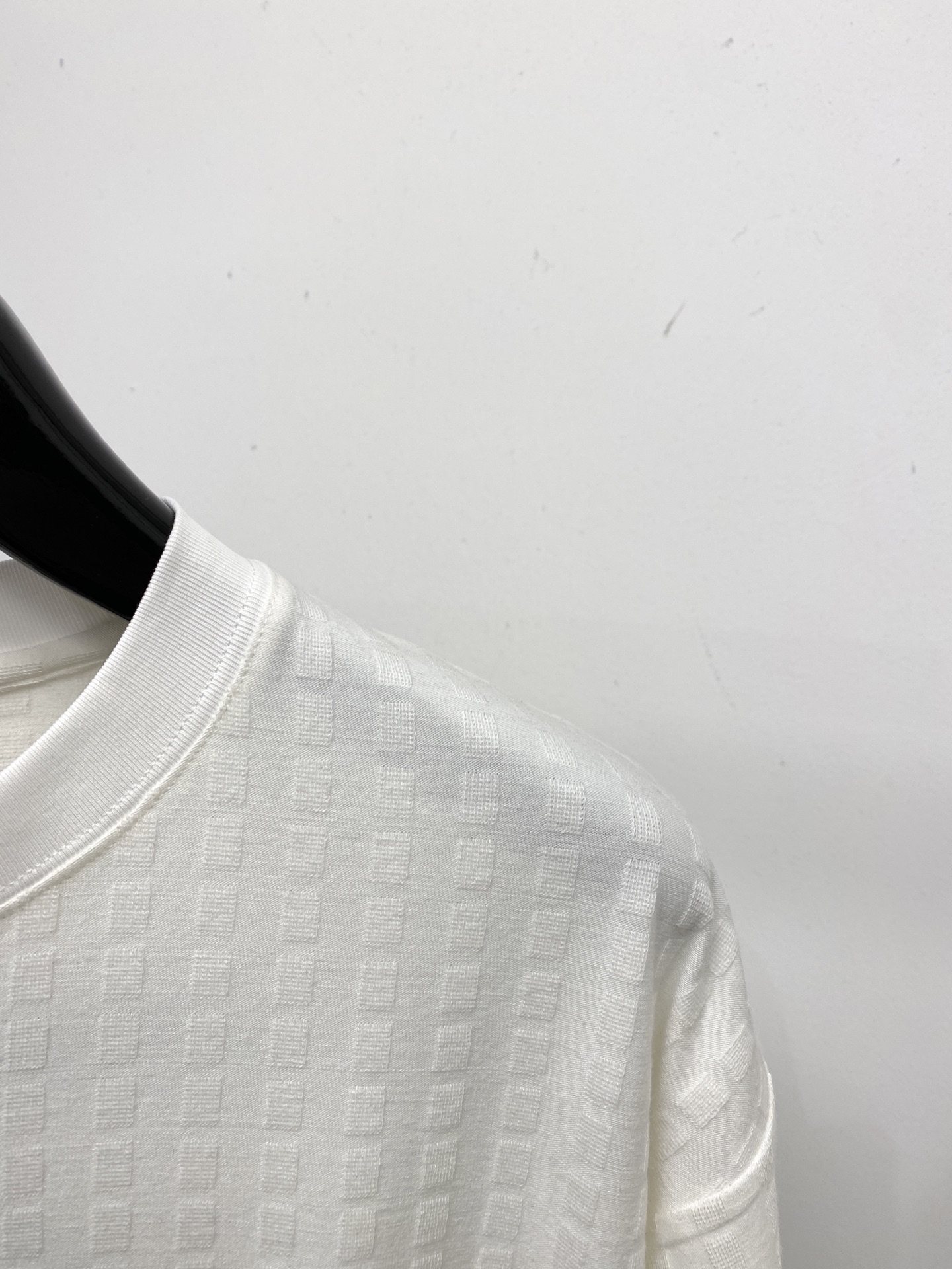 🌾退换！ 路易威登、2025新品短袖T恤，帅气时尚，胸前精致刺绣图案字母logo，简约百搭款。面料棉 不