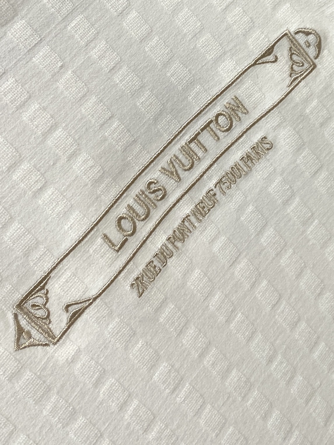 🌾退换！ 路易威登、2025新品短袖T恤，帅气时尚，胸前精致刺绣图案字母logo，简约百搭款。面料棉 不