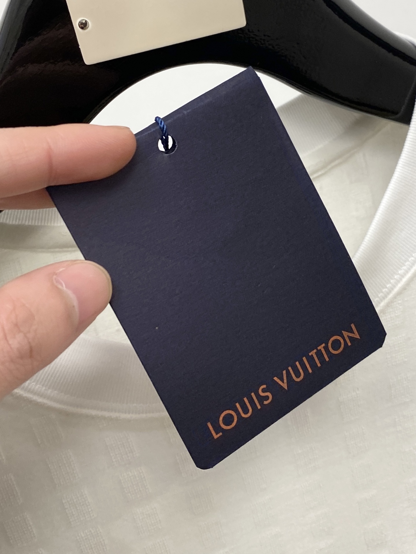 🌾退换！ 路易威登、2025新品短袖T恤，帅气时尚，胸前精致刺绣图案字母logo，简约百搭款。面料棉 不