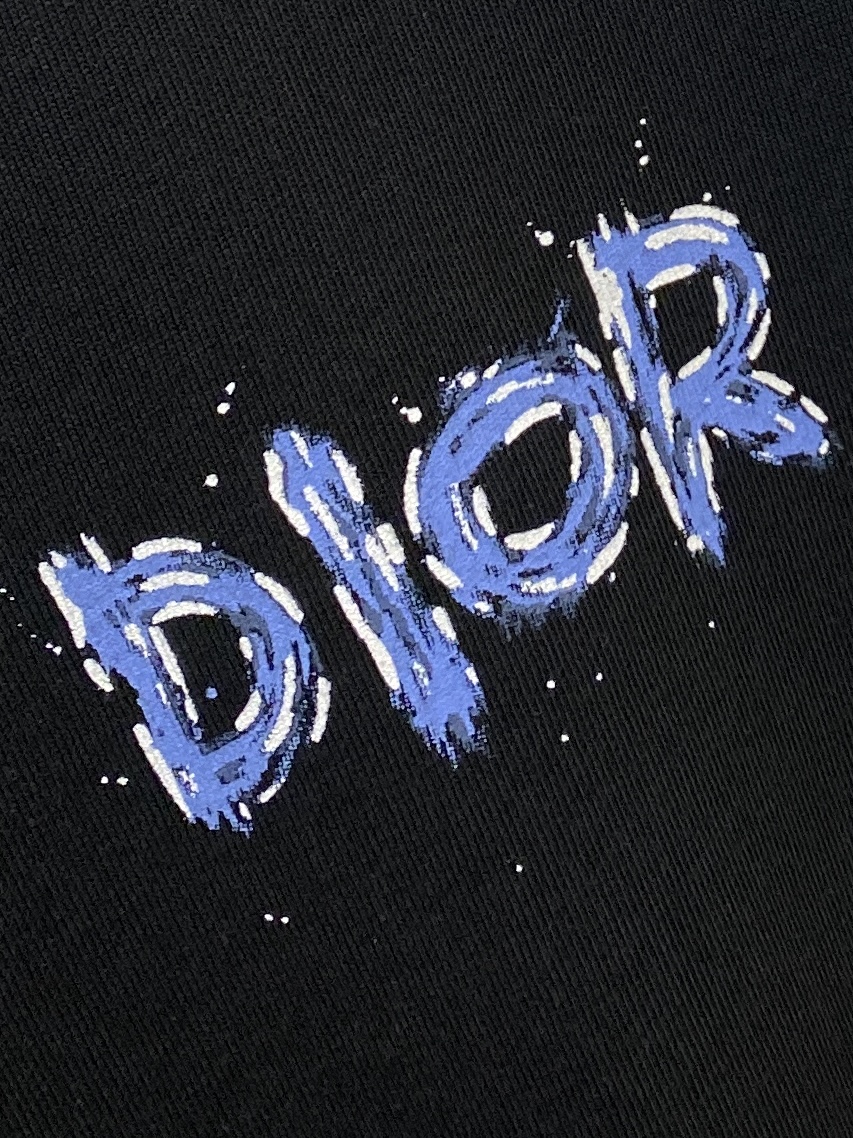 🌾退换！ 迪奥、2025新品短袖T恤，帅气时尚，胸前顶级印花字母logo，简约百搭款。面料棉 不仅挺括，