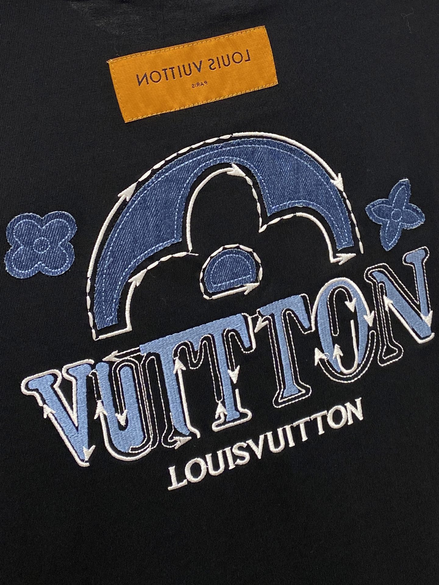 🌾退换！ 路易威登、2025新品短袖T恤，帅气时尚，胸前精致刺绣字母logo，简约百搭款。面料棉 不仅挺