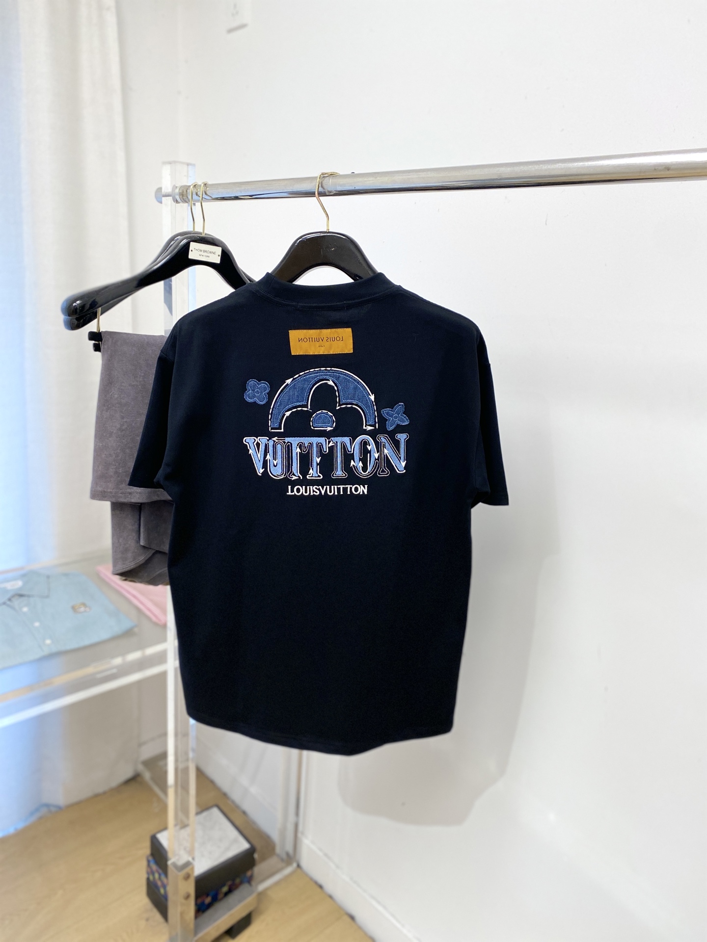 🌾退换！ 路易威登、2025新品短袖T恤，帅气时尚，胸前精致刺绣字母logo，简约百搭款。面料棉 不仅挺