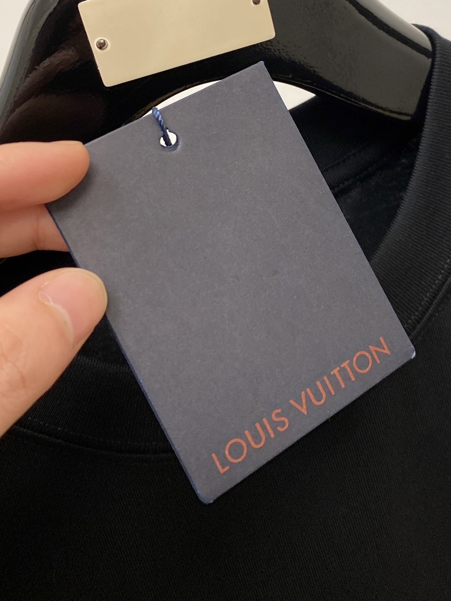 🌾退换！ 路易威登、2025新品短袖T恤，帅气时尚，胸前精致刺绣字母logo，简约百搭款。面料棉 不仅挺