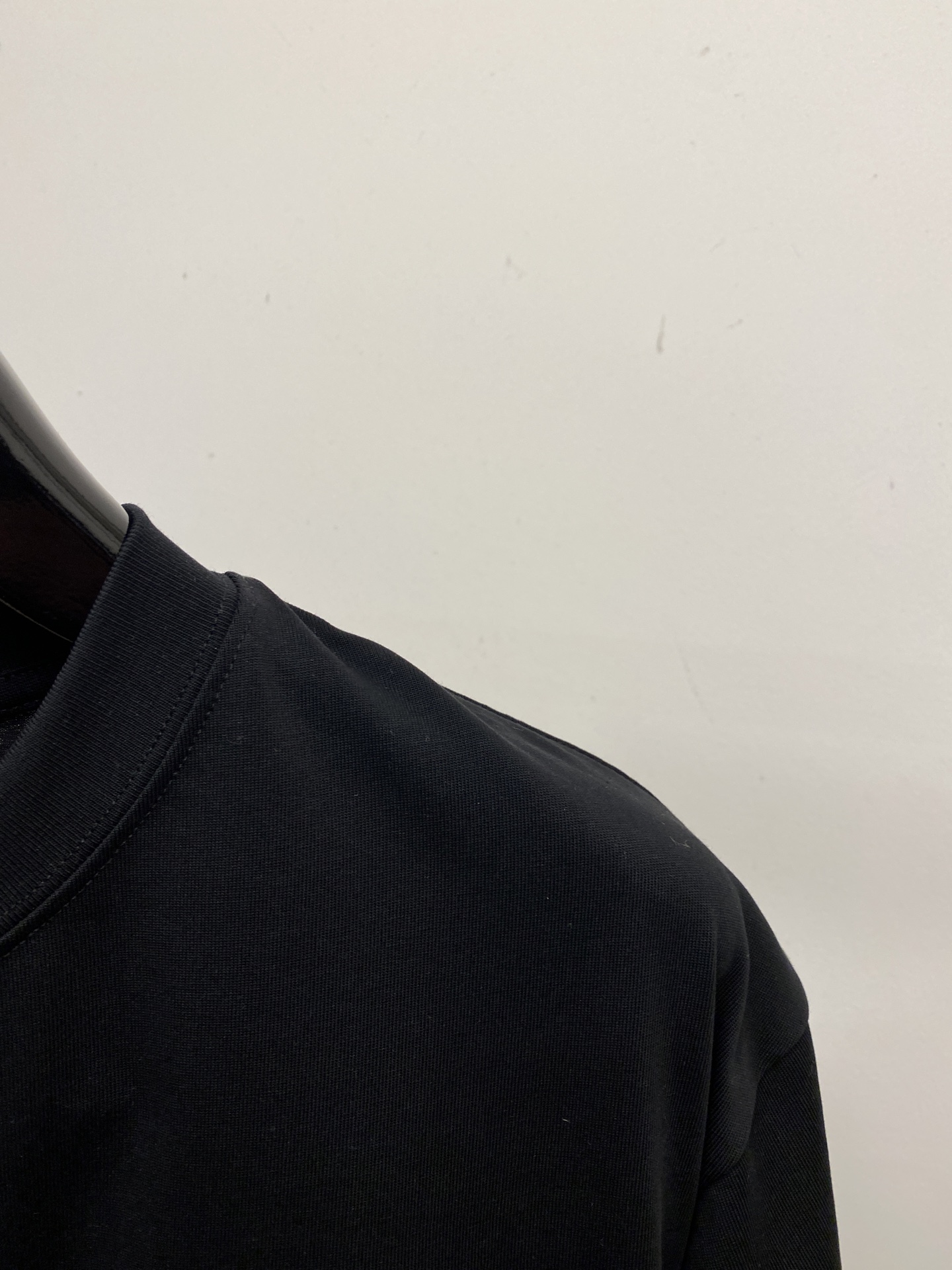 🌾退换！ 路易威登、2025新品短袖T恤，帅气时尚，胸前精致刺绣字母logo，简约百搭款。面料棉 不仅挺