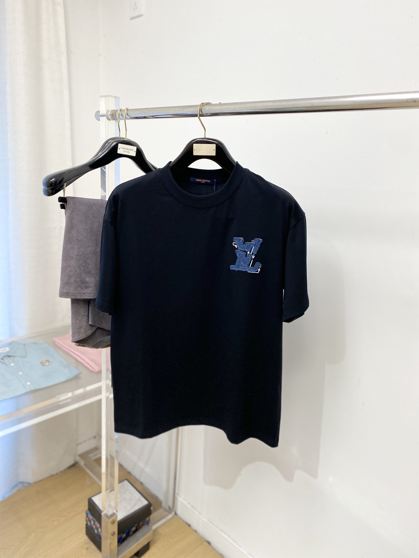 🌾退换！ 路易威登、2025新品短袖T恤，帅气时尚，胸前精致刺绣字母logo，简约百搭款。面料棉 不仅挺