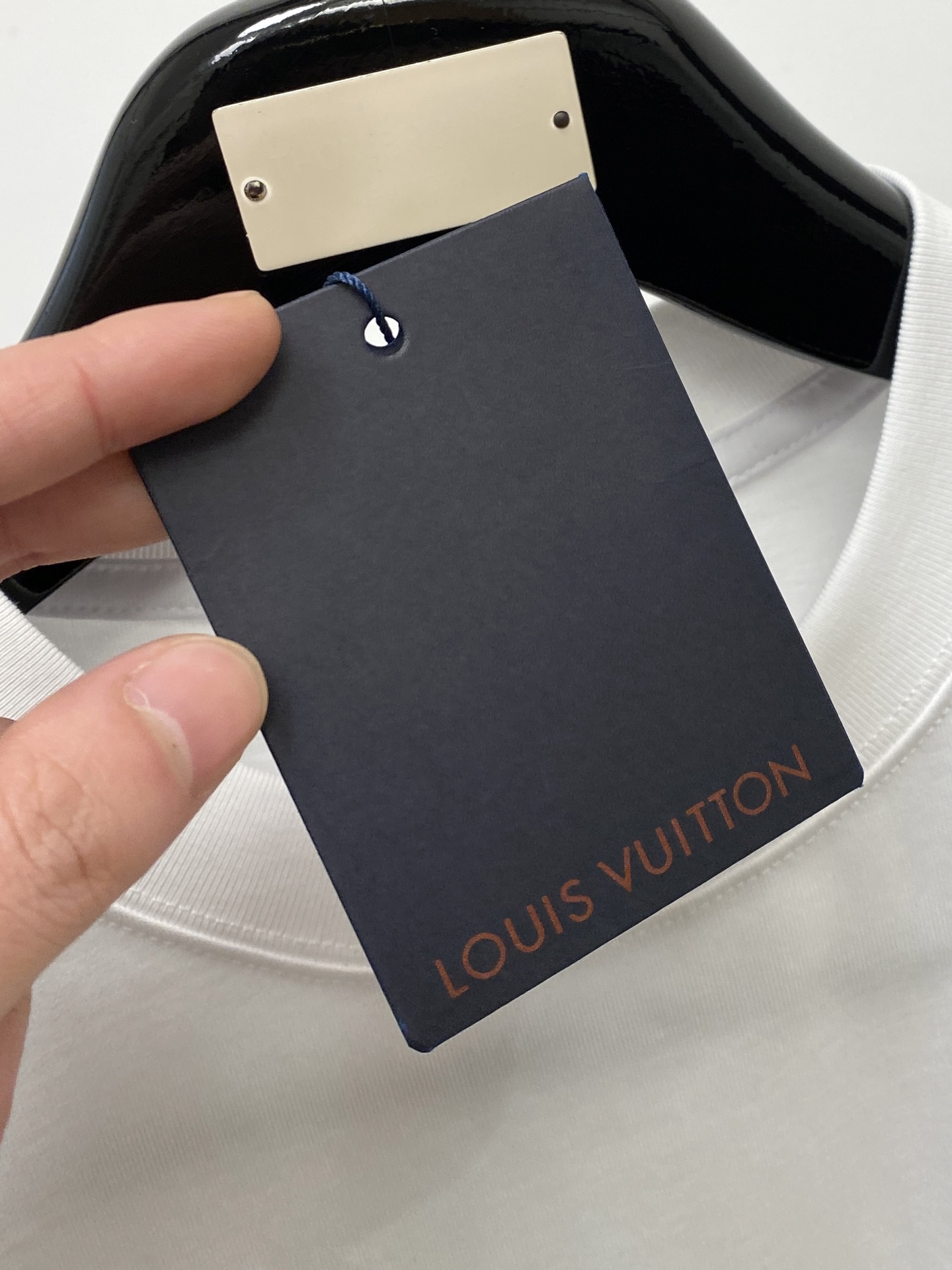 🌾退换！ 路易威登、2025新品短袖T恤，帅气时尚，胸前精致刺绣图案logo，简约百搭款。面料棉 不仅挺