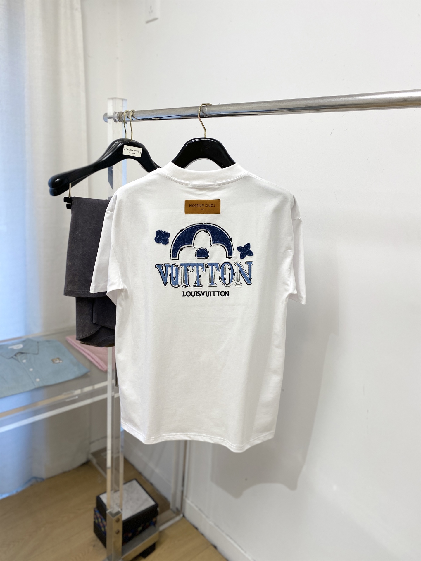 🌾退换！ 路易威登、2025新品短袖T恤，帅气时尚，胸前精致刺绣字母logo，简约百搭款。面料棉 不仅挺