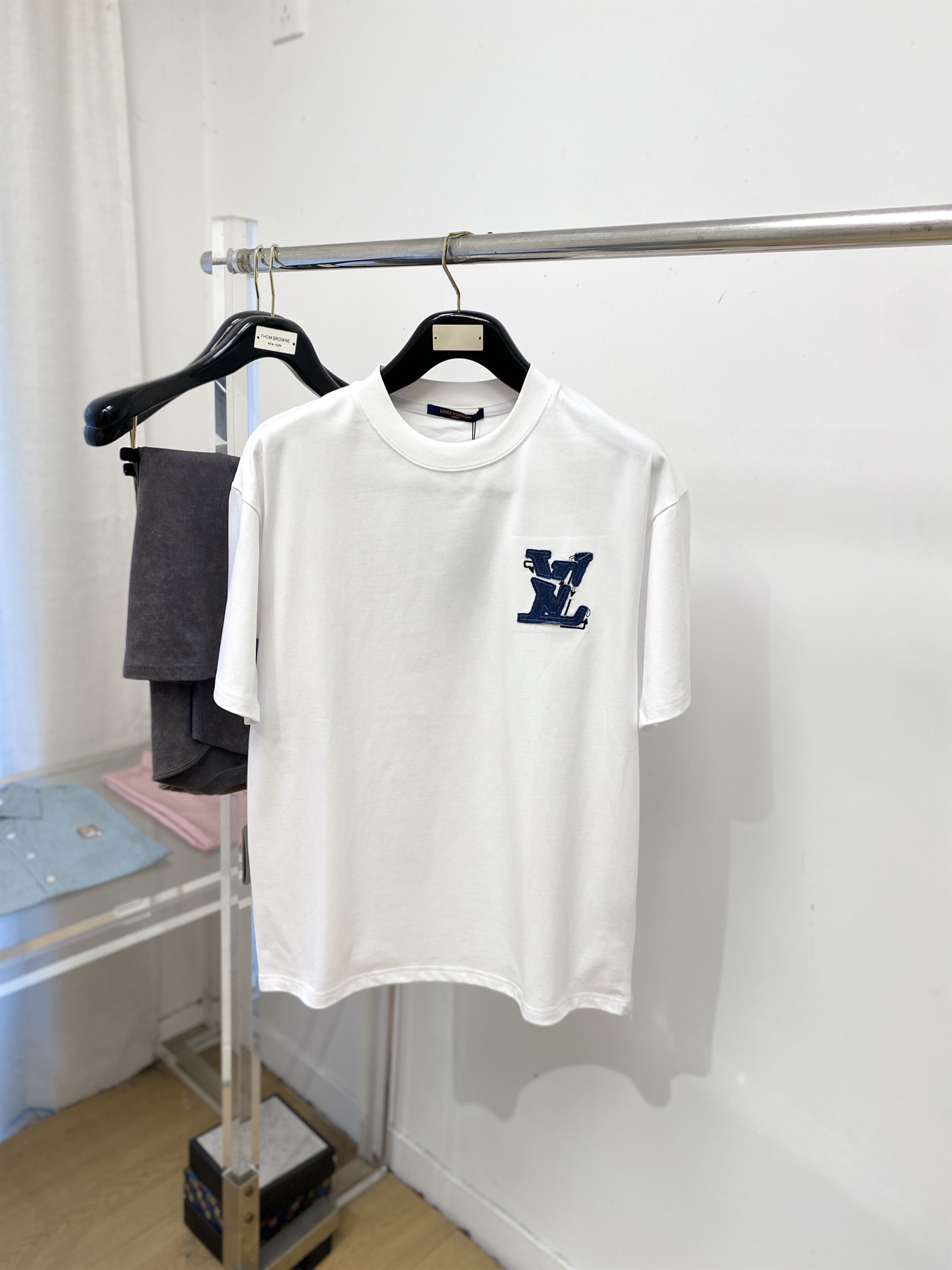 🌾退换！ 路易威登、2025新品短袖T恤，帅气时尚，胸前精致刺绣字母logo，简约百搭款。面料棉 不仅挺