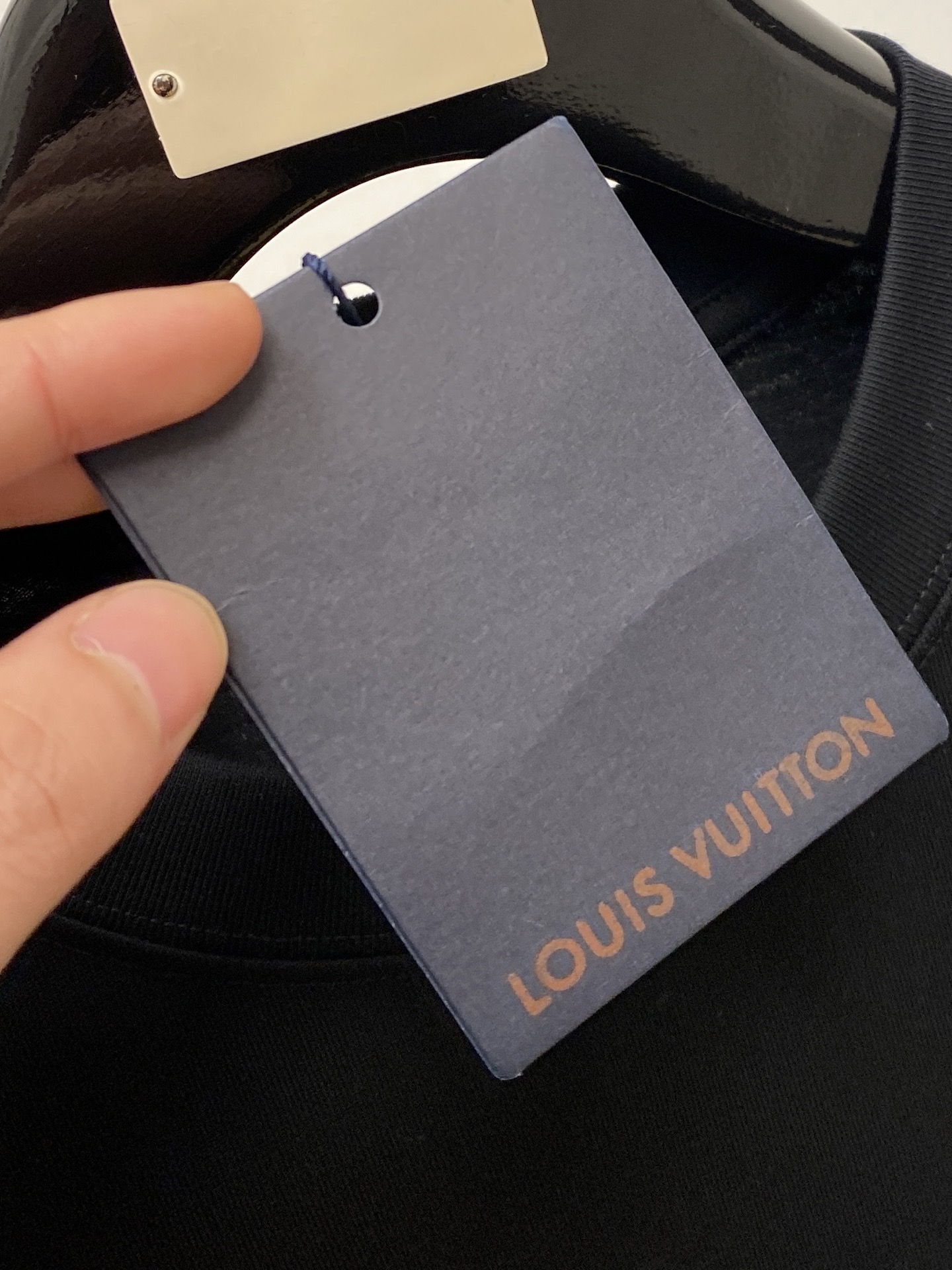 🌾退换！ 路易威登、2025新品短袖T恤，帅气时尚，胸前精致刺绣图案logo，简约百搭款。面料棉 不仅挺