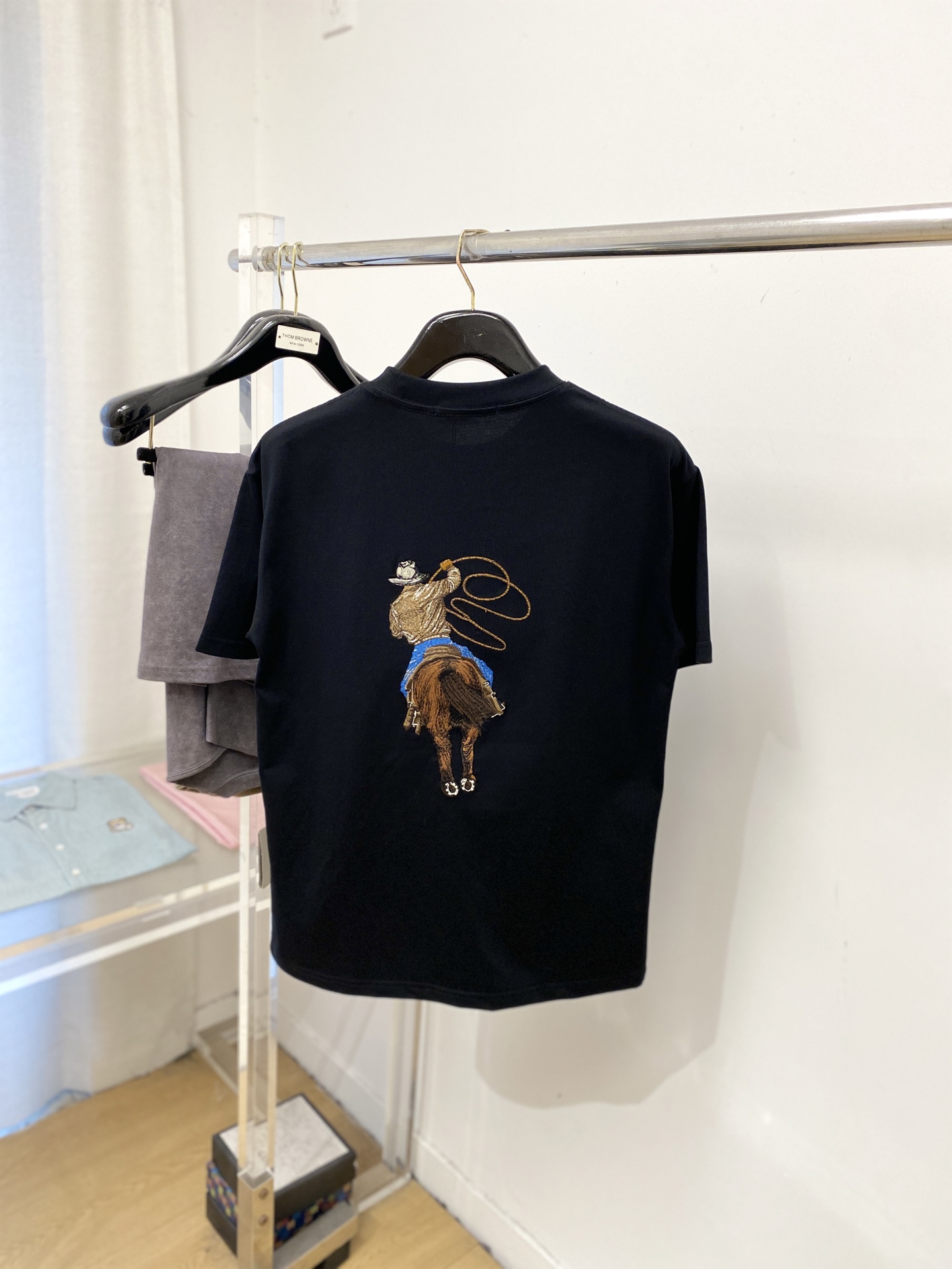 🌾退换！ 路易威登、2025新品短袖T恤，帅气时尚，胸前精致刺绣图案logo，简约百搭款。面料棉 不仅挺