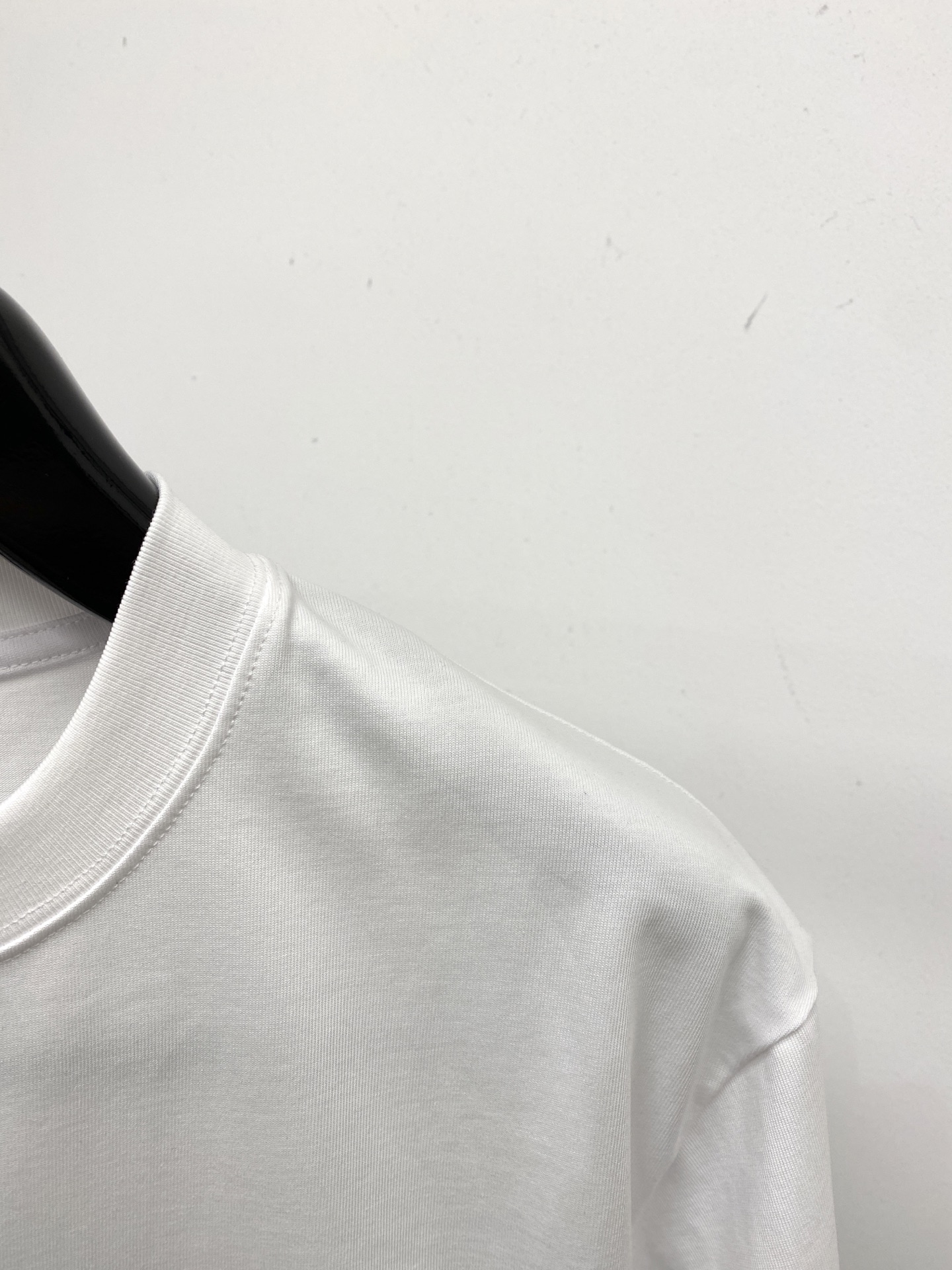 🌾退换！ 路易威登、2025新品短袖T恤，帅气时尚，胸前精致刺绣图案logo，简约百搭款。面料棉 不仅挺