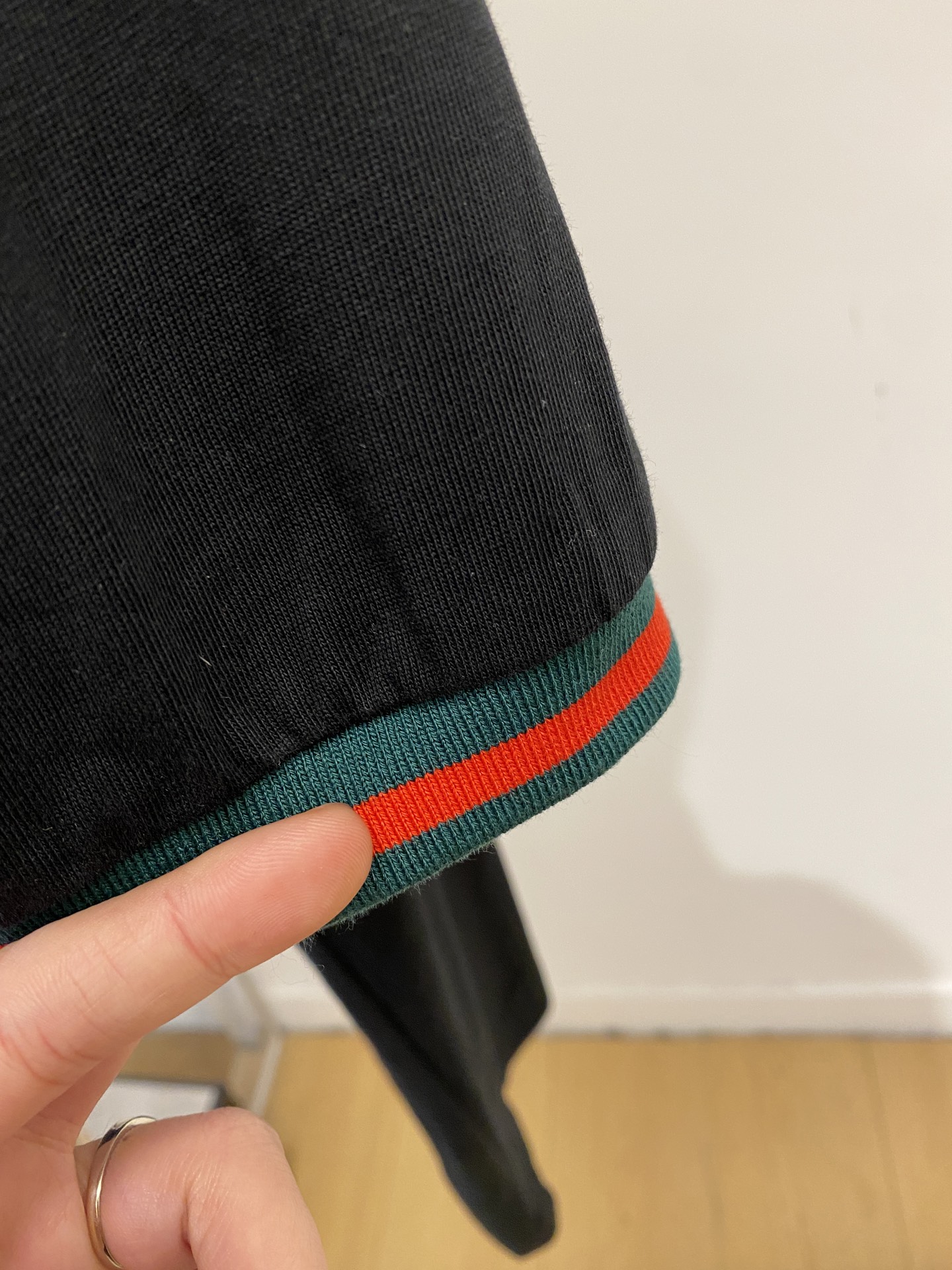 🌾退换！ 古奇、2025新品短袖T恤，帅气时尚，胸前精致刺绣字母logo，简约百搭款。面料棉 不仅挺括，