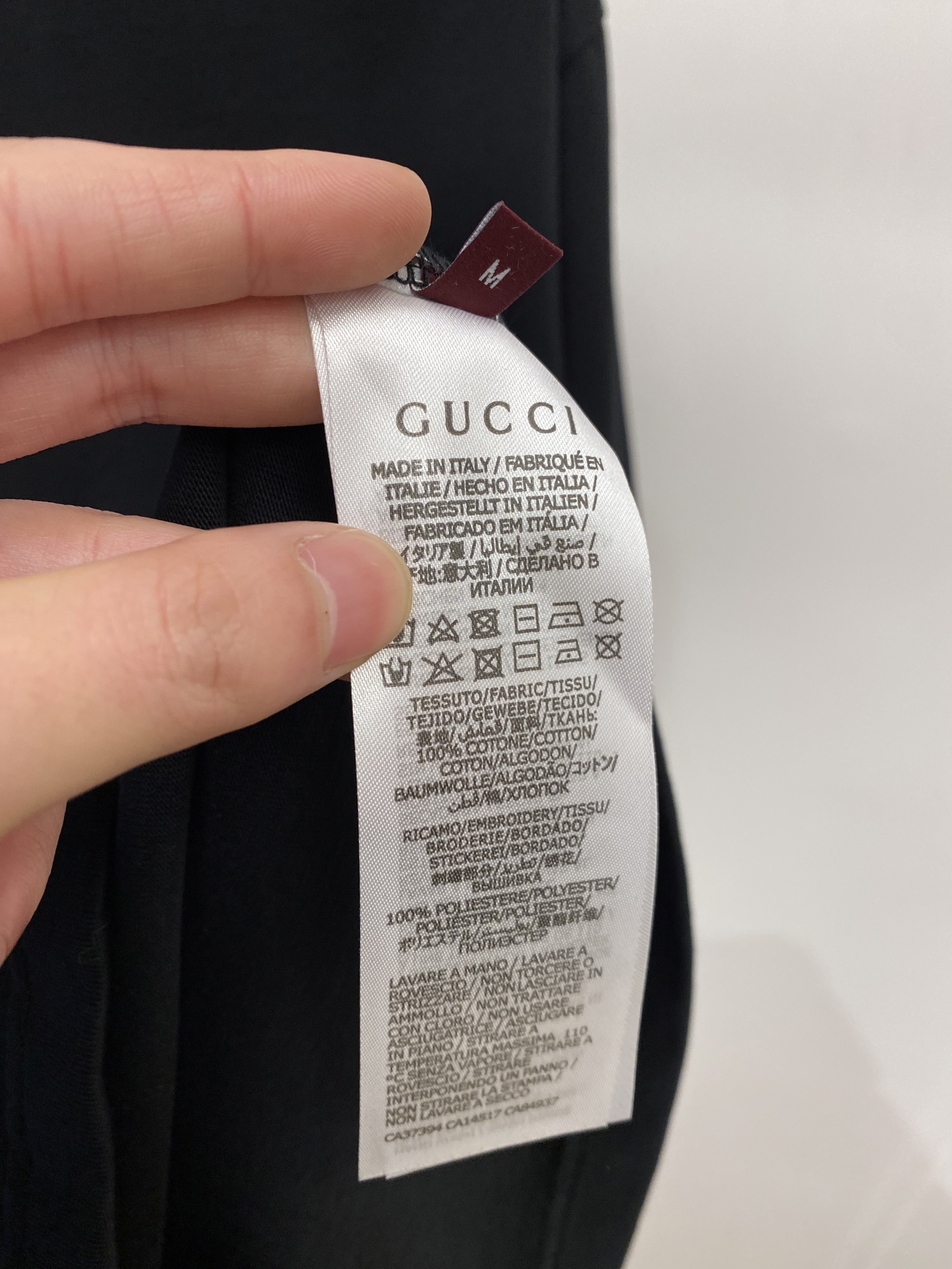 🌾退换！ 古奇、2025新品短袖T恤，帅气时尚，胸前精致刺绣字母logo，简约百搭款。面料棉 不仅挺括，