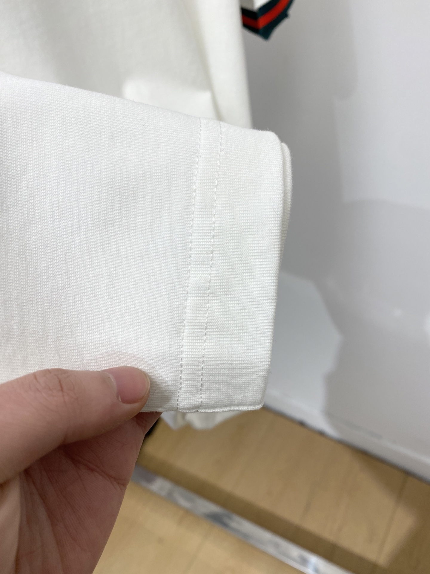 🌾退换！ 古奇、2025新品短袖T恤，帅气时尚，胸前精致刺绣字母logo，简约百搭款。面料棉 不仅挺括，