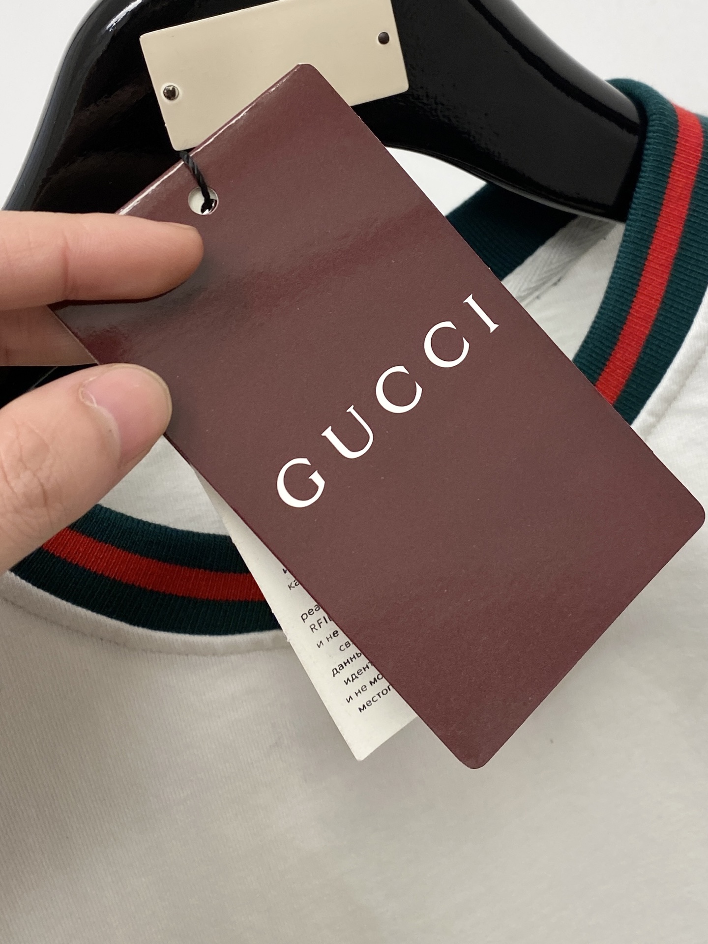 🌾退换！ 古奇、2025新品短袖T恤，帅气时尚，胸前精致刺绣字母logo，简约百搭款。面料棉 不仅挺括，