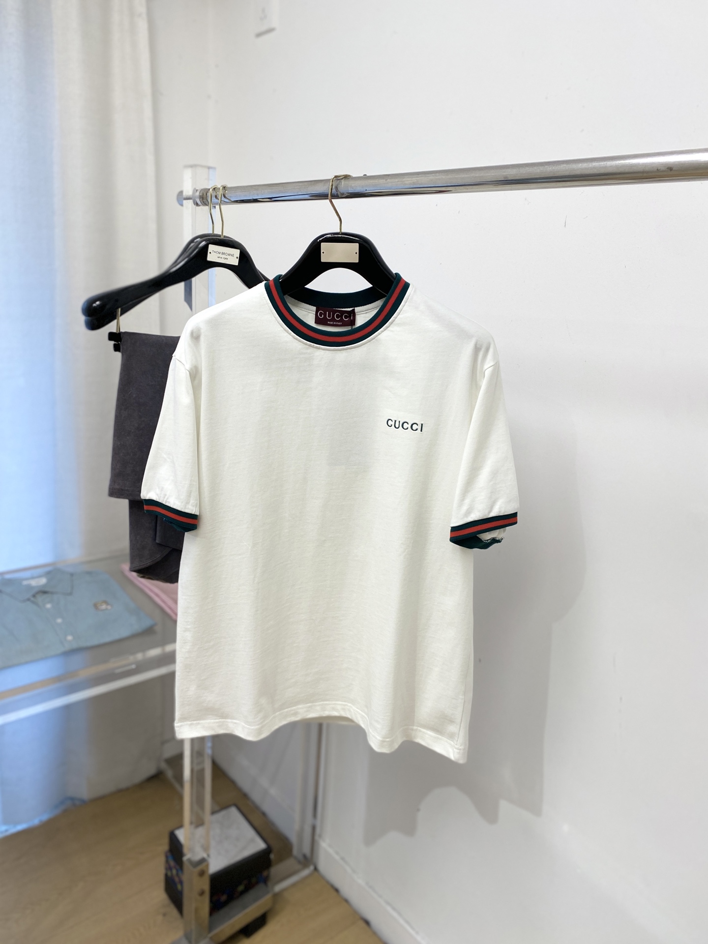 🌾退换！ 古奇、2025新品短袖T恤，帅气时尚，胸前精致刺绣字母logo，简约百搭款。面料棉 不仅挺括，