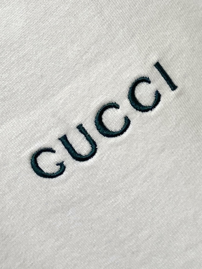 🌾退换！ 古奇、2025新品短袖T恤，帅气时尚，胸前精致刺绣字母logo，简约百搭款。面料棉 不仅挺括，