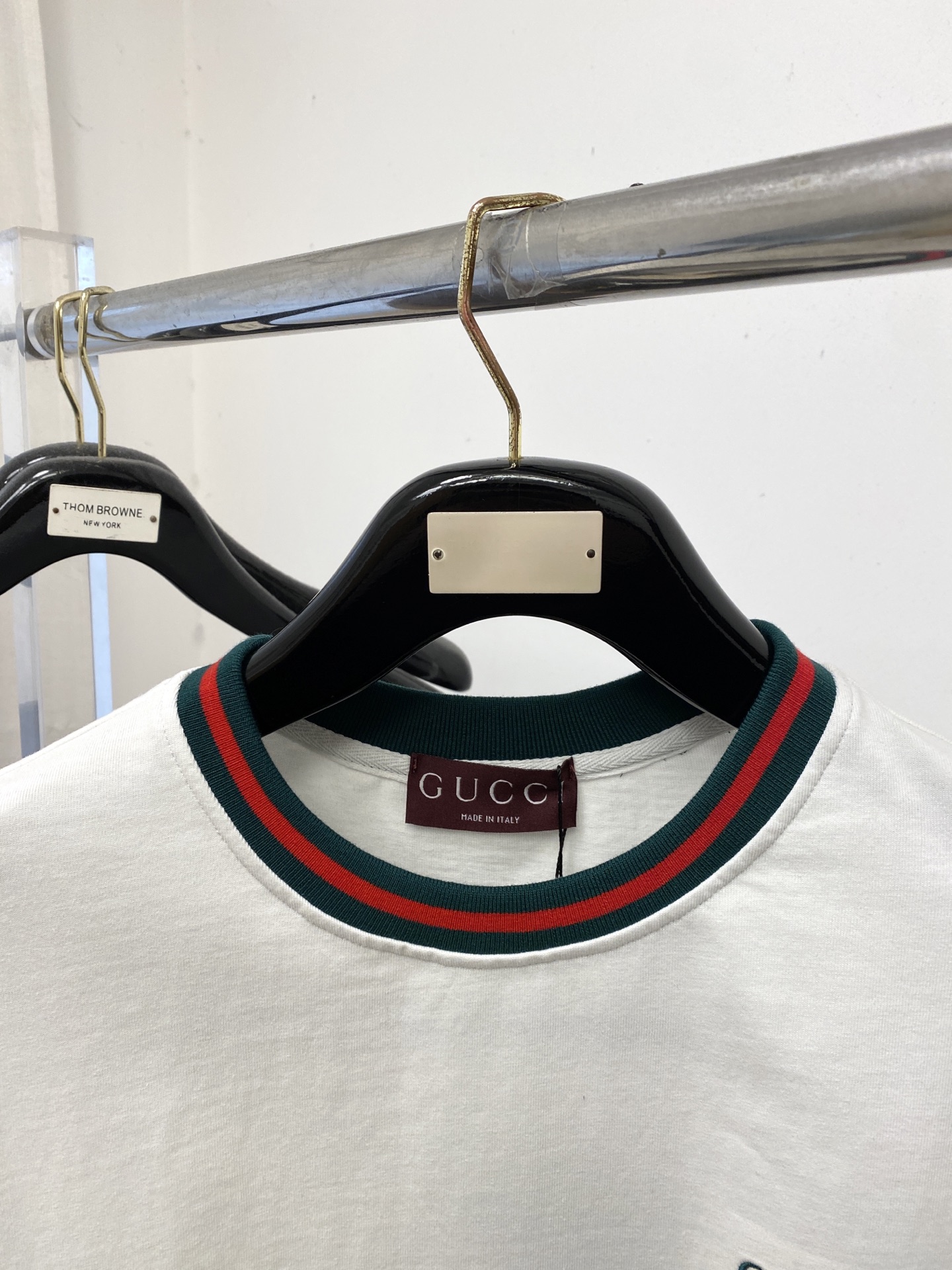 🌾退换！ 古奇、2025新品短袖T恤，帅气时尚，胸前精致刺绣字母logo，简约百搭款。面料棉 不仅挺括，