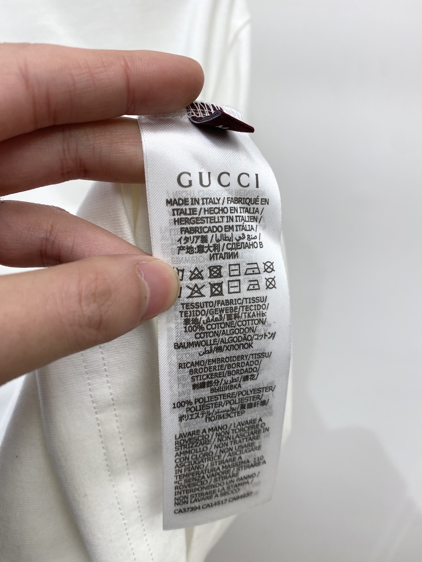 🌾退换！ 古奇、2025新品短袖T恤，帅气时尚，胸前精致刺绣字母logo，简约百搭款。面料棉 不仅挺括，