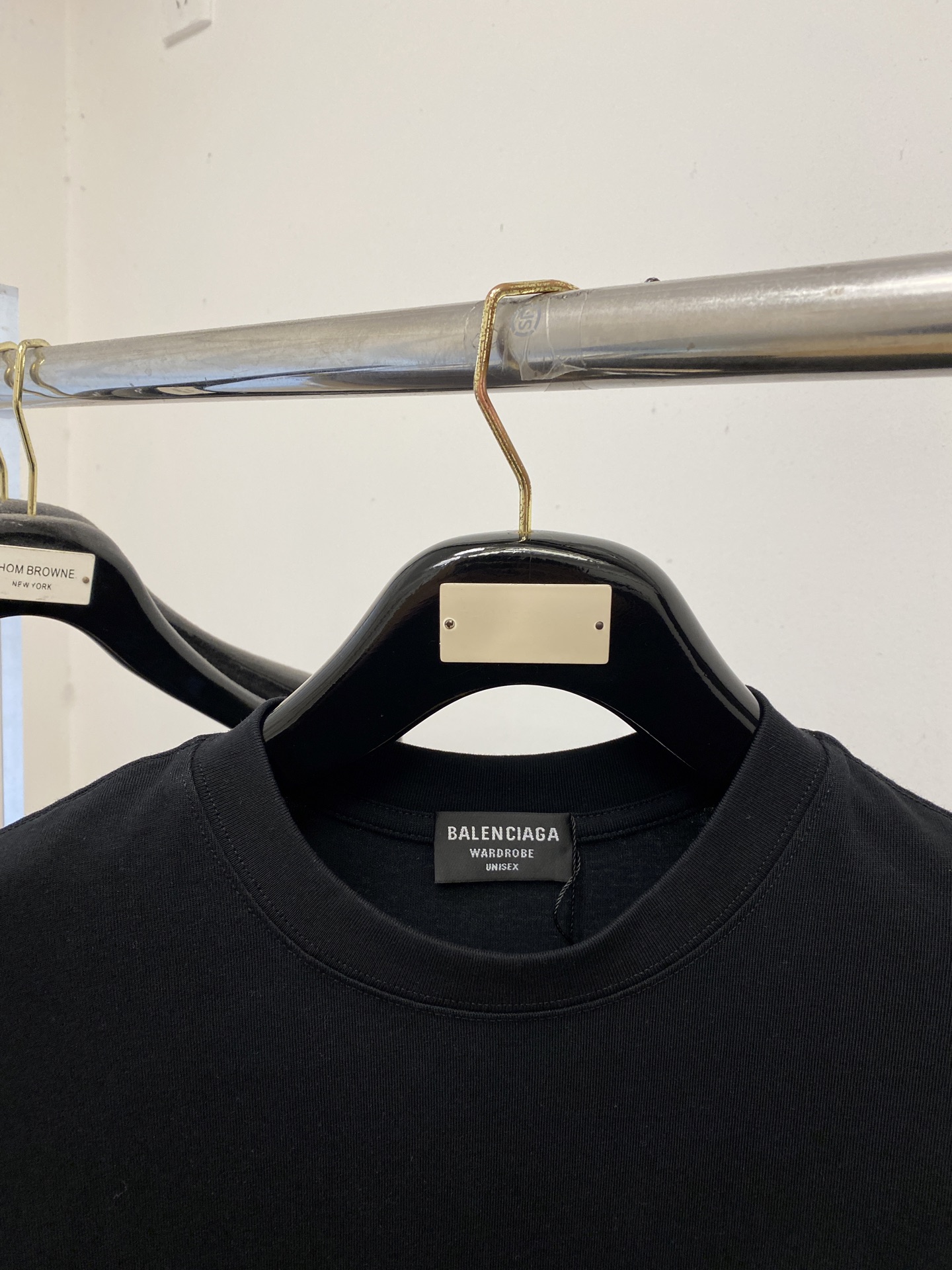 🌾退换！ 巴黎世家、2025新品短袖T恤，帅气时尚，胸前精致刺绣图案字母logo，简约百搭款。面料棉 不