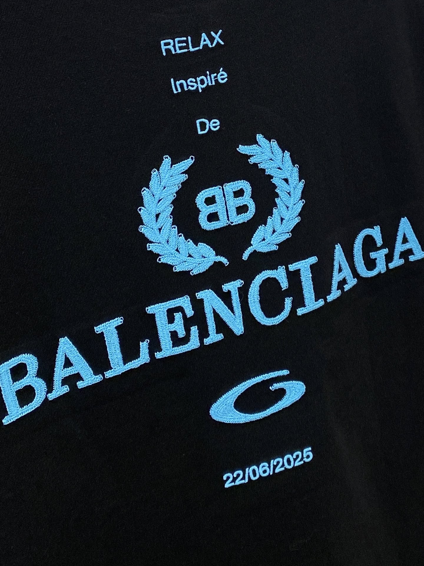 🌾退换！ 巴黎世家、2025新品短袖T恤，帅气时尚，胸前精致刺绣图案字母logo，简约百搭款。面料棉 不