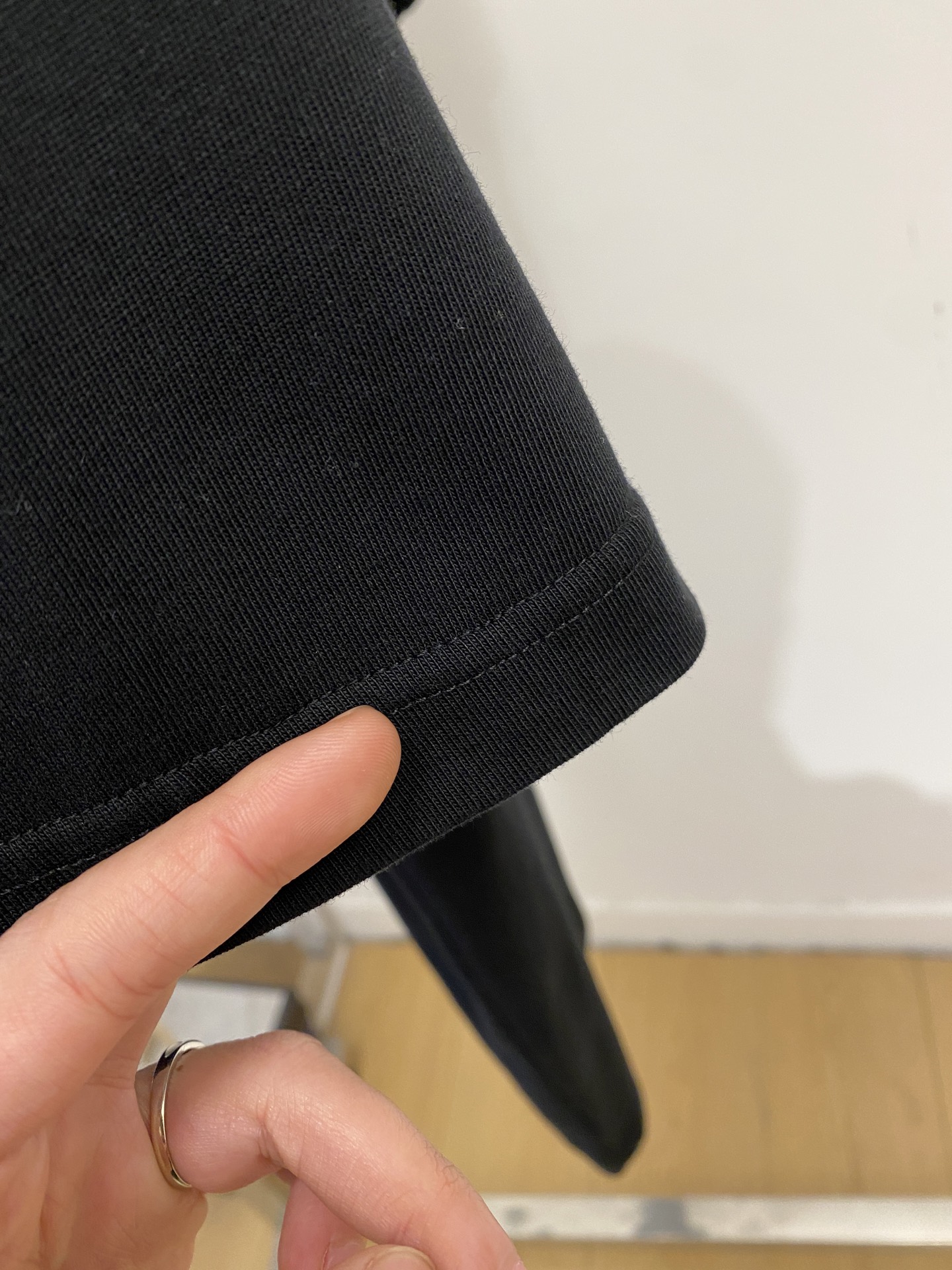 🌾退换！ 巴黎世家、2025新品短袖T恤，帅气时尚，胸前精致刺绣图案字母logo，简约百搭款。面料棉 不