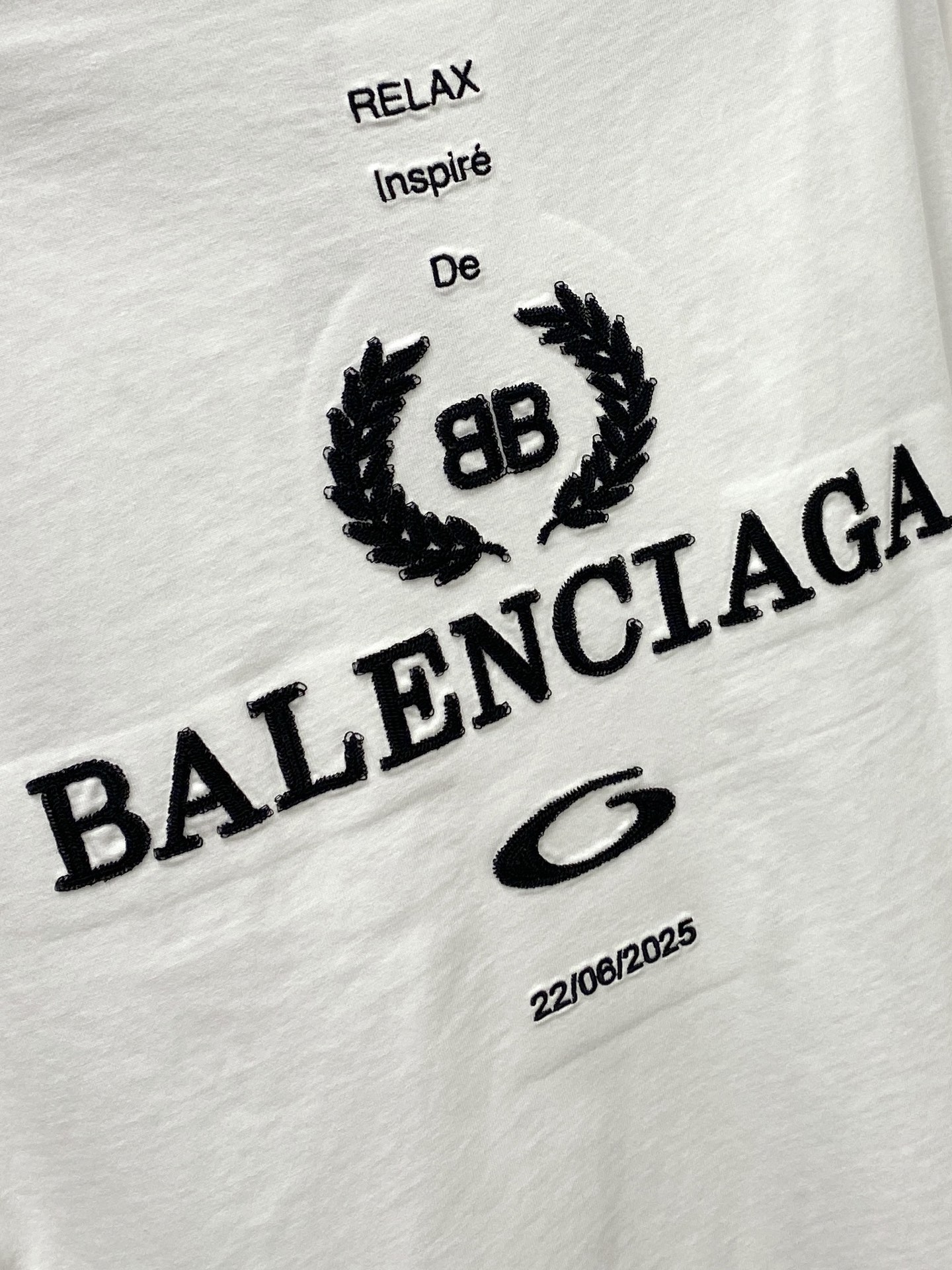 🌾退换！ 巴黎世家、2025新品短袖T恤，帅气时尚，胸前精致刺绣图案字母logo，简约百搭款。面料棉 不