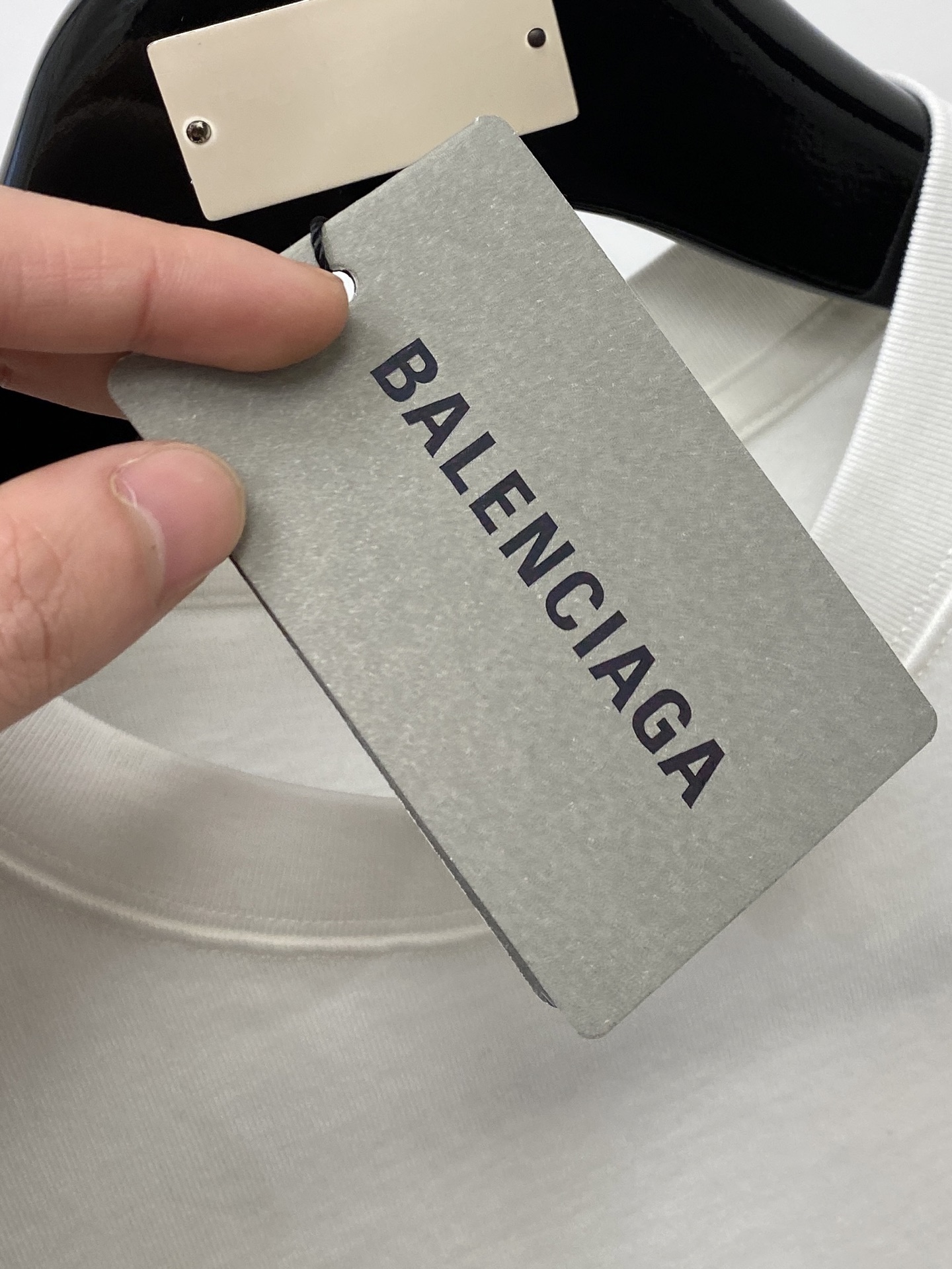 🌾退换！ 巴黎世家、2025新品短袖T恤，帅气时尚，胸前精致刺绣图案字母logo，简约百搭款。面料棉 不