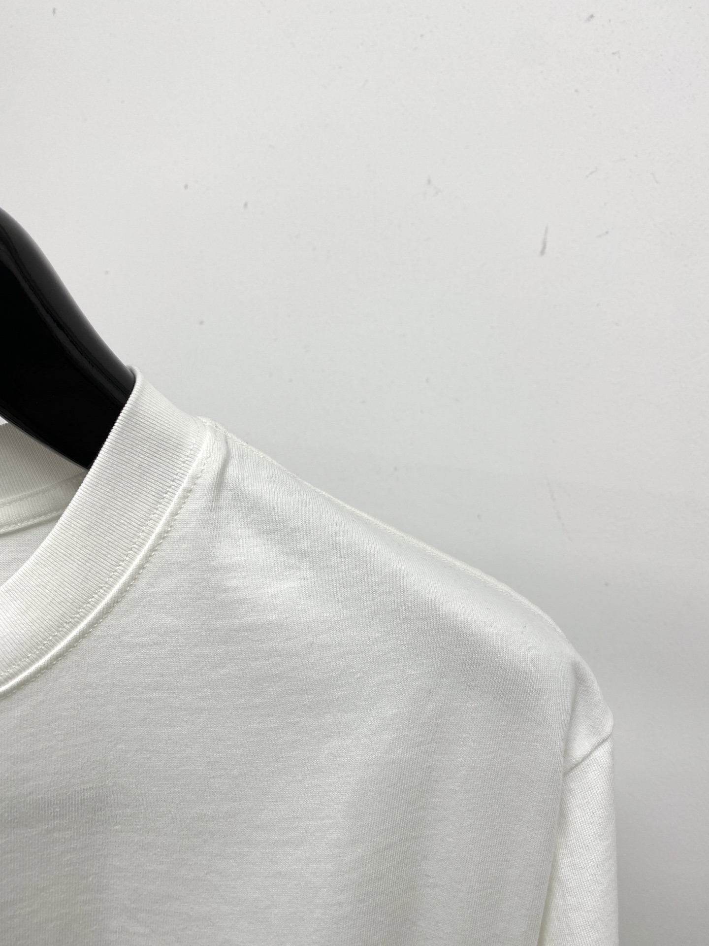 🌾退换！ 巴黎世家、2025新品短袖T恤，帅气时尚，胸前精致刺绣图案字母logo，简约百搭款。面料棉 不