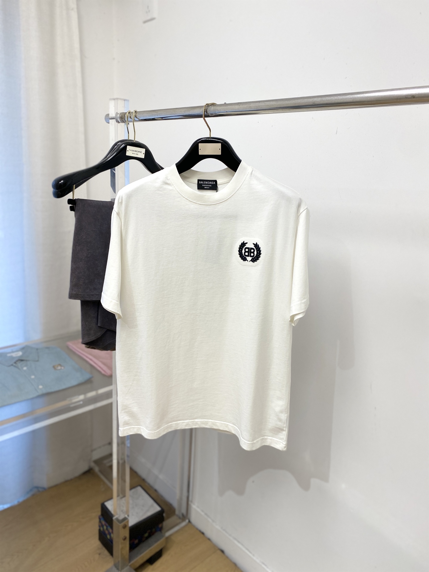 🌾退换！ 巴黎世家、2025新品短袖T恤，帅气时尚，胸前精致刺绣图案字母logo，简约百搭款。面料棉 不