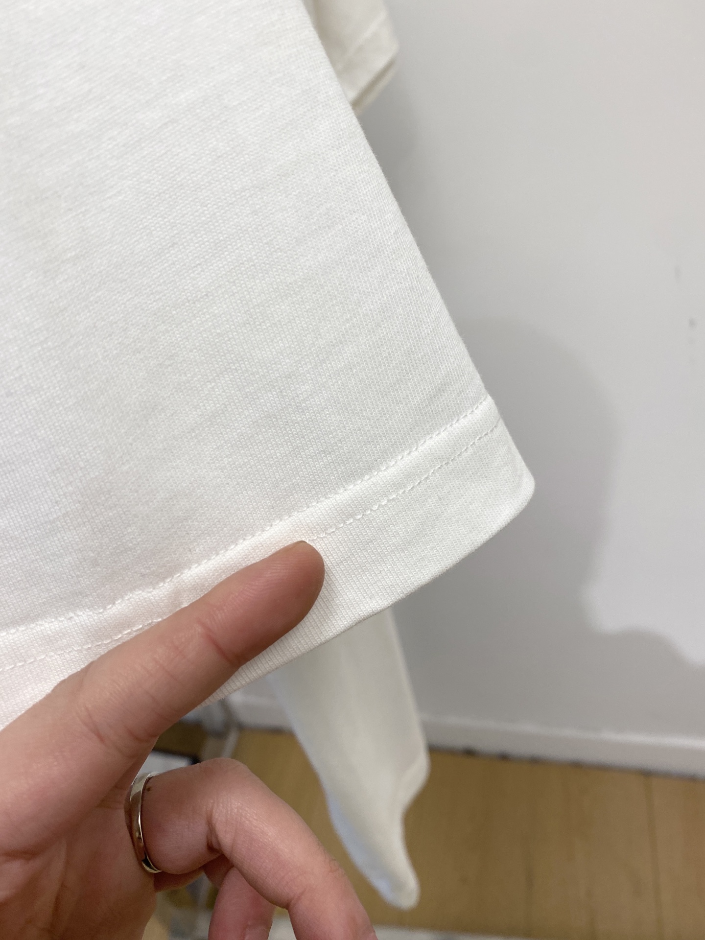 🌾退换！ 巴黎世家、2025新品短袖T恤，帅气时尚，胸前精致刺绣图案字母logo，简约百搭款。面料棉 不