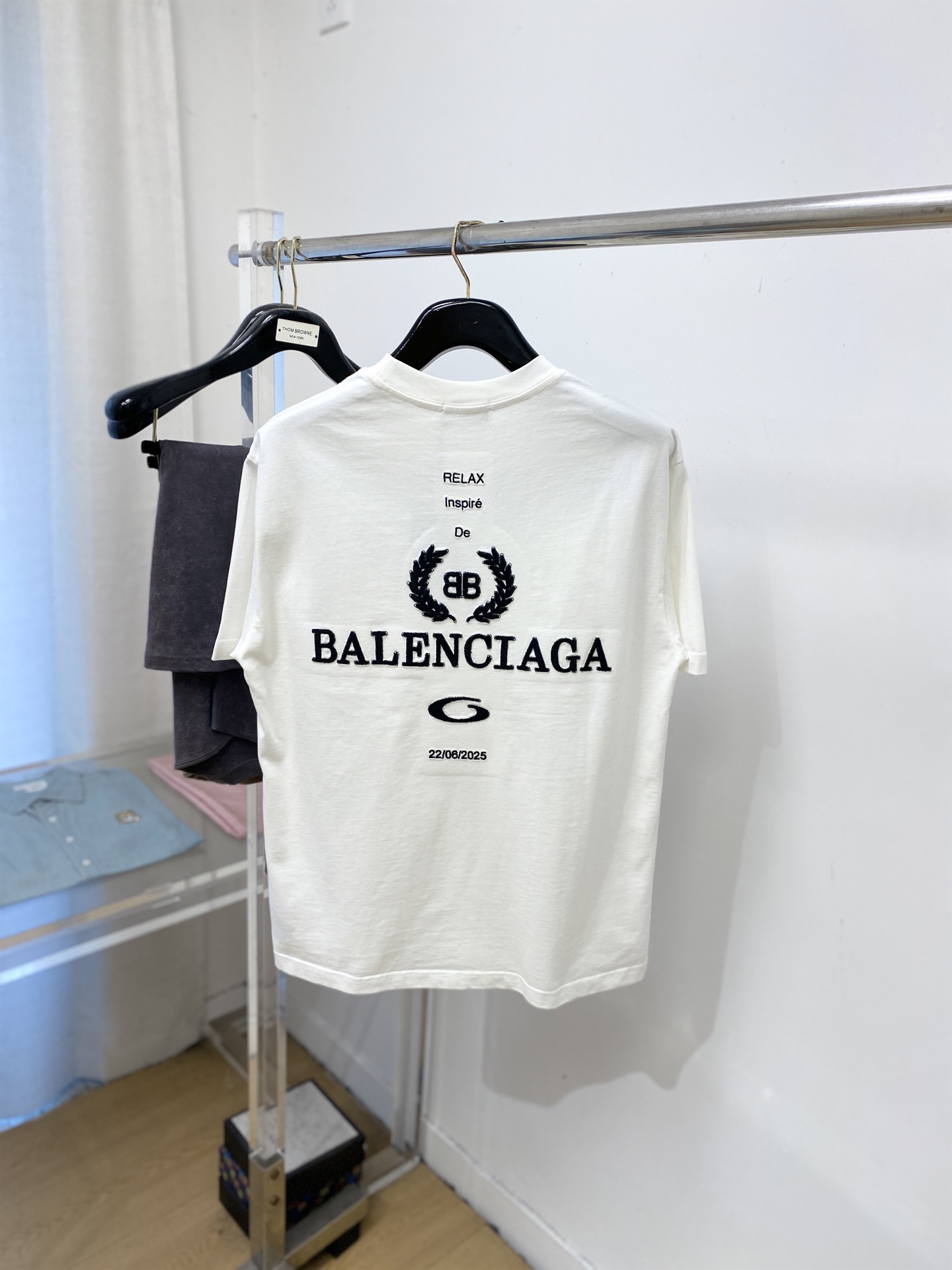 🌾退换！ 巴黎世家、2025新品短袖T恤，帅气时尚，胸前精致刺绣图案字母logo，简约百搭款。面料棉 不