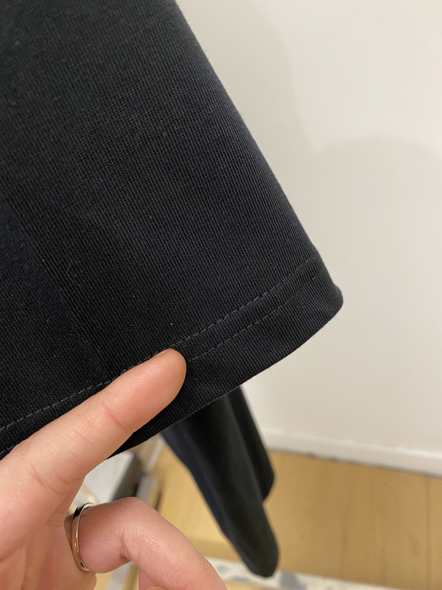 🌾退换！ 巴宝莉、2025新品短袖T恤，帅气时尚，胸前精致刺绣图案字母logo，简约百搭款。面料棉 不仅