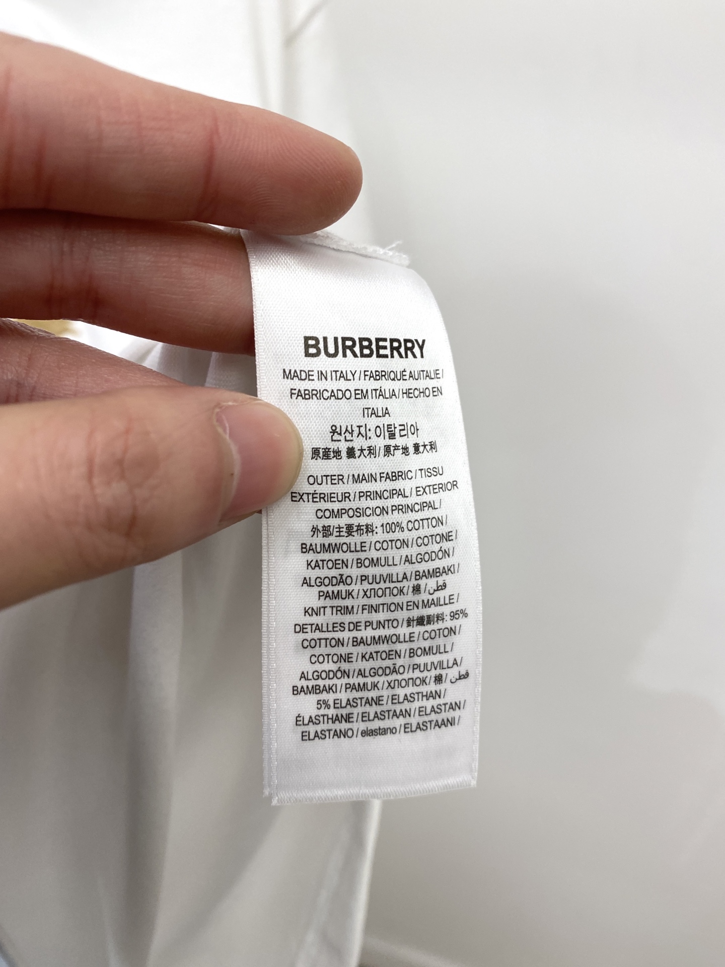 🌾退换！ 巴宝莉、2025新品短袖T恤，帅气时尚，胸前精致刺绣图案字母logo，简约百搭款。面料棉 不仅