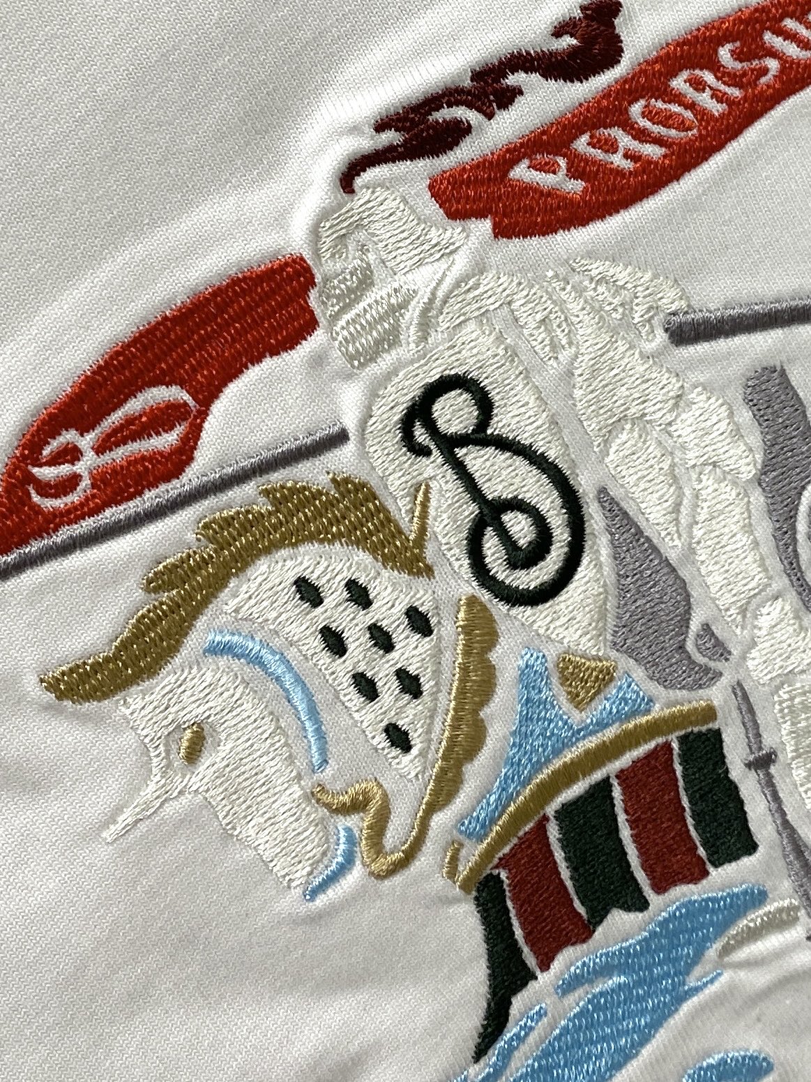 🌾退换！ 巴宝莉、2025新品短袖T恤，帅气时尚，胸前精致刺绣图案字母logo，简约百搭款。面料棉 不仅