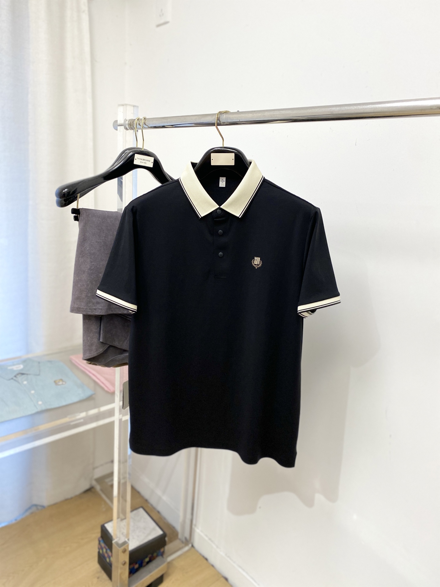 NO:745712,LP, 2026 new short-sleeved T-shirt, handsome and fashionable, top-notch printed letter logo on the chest, simple and versatile. The fabric cotton is not only crisp and maintains the trendy silhouette, but also comfortable to wear, and the yarn is more delicate. Size M-4XL, loro piana, T-shirt, tees, t-shirt,19860909LP、2026新品短袖T恤,帅气时尚,胸前顶级印胶图案字母logo,简约百搭款.面料棉 不仅挺括,保持潮流的廓形,又穿着舒适,纱织更细腻,码数M-4XL,,loro piana,T-shirt,tees，t-shirt,,Men's clothing