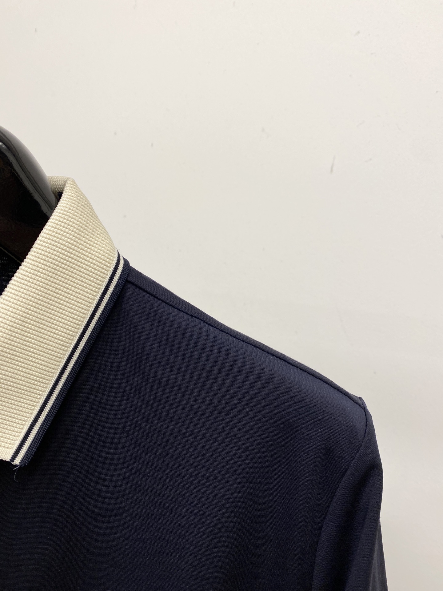 Loro piana、2026新品短袖T恤，帅气时尚，胸前顶级印胶图案字母logo，简约百搭款。面料棉 