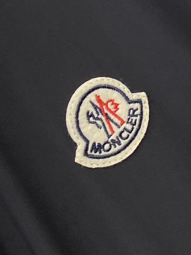 蒙口、2026新品夹克外套，时尚帅气，简约百搭款，胸前刺绣装饰图案logo，定制原版面料，不仅挺括，保持