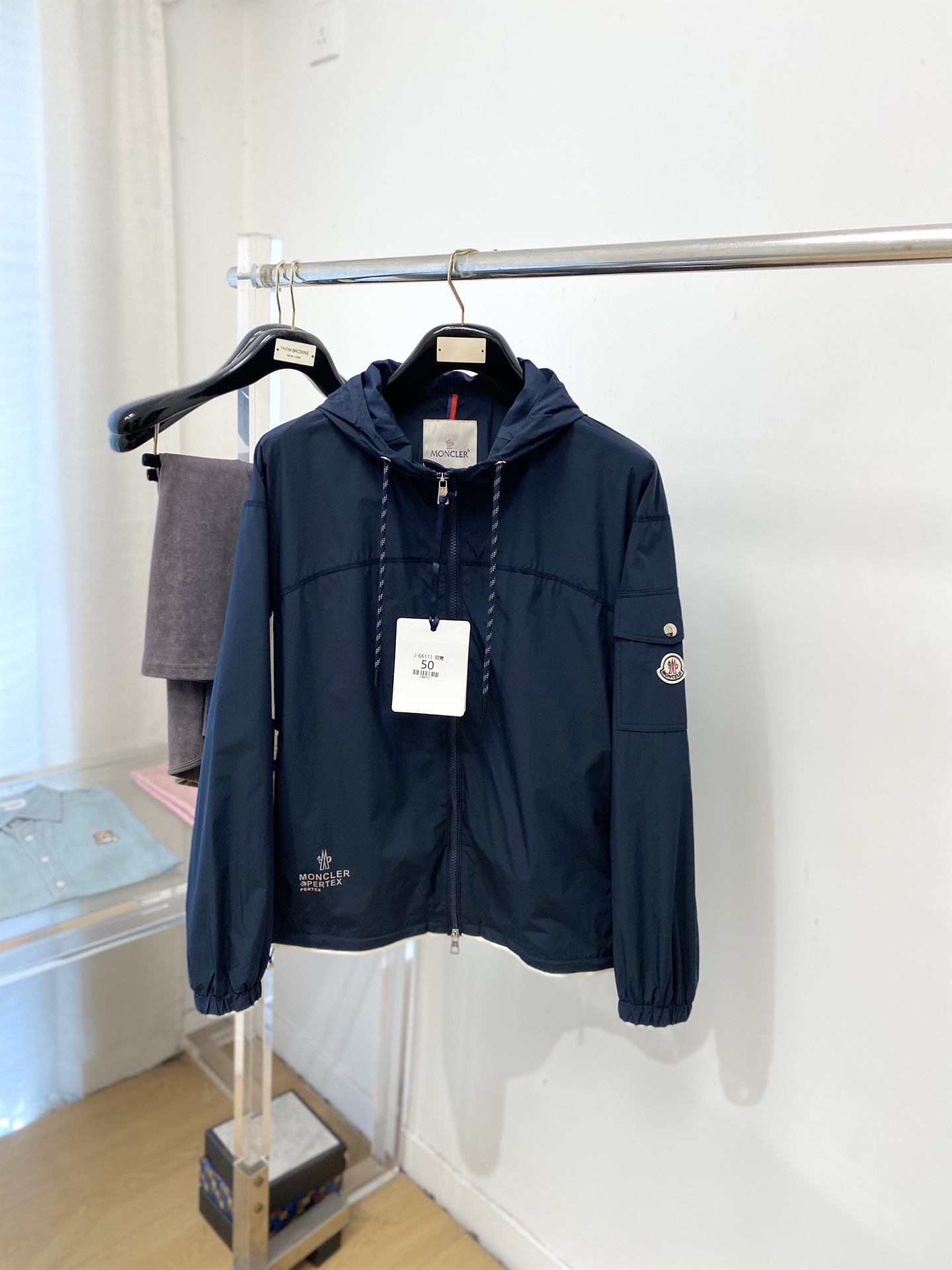 NO:743887,Moncler, 2026 new jacket jacket, fashionable and handsome, simple and versatile, cuffs embroidered with decorative pattern logo, customized original fabric, not only crisp and trendy silhouette, but also comfortable to wear, more delicate yarn weaving, size M-3XL,,Moncler,jackets & coats,jackets & coats,19860909蒙口、2026新品夹克外套,时尚帅气,简约百搭款,袖口刺绣装饰图案logo,定制原版面料,不仅挺括,保持潮流的廓形,又穿着舒适,纱织更细腻,码数M-3XL,,Moncler,jackets & coats,jackets & coats,,Men's clothing