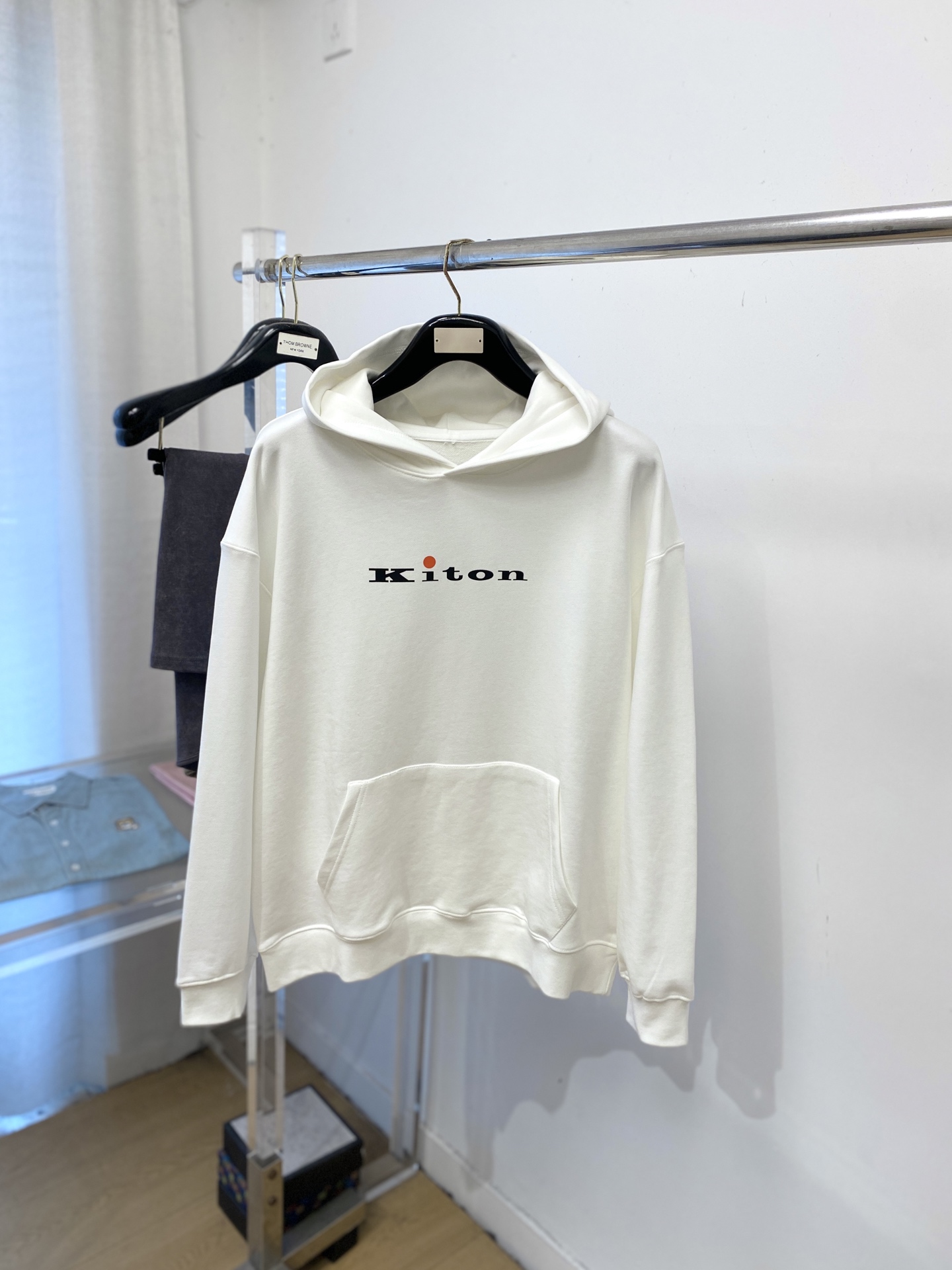 NO:728136,Support replacement after the year!  Kiton, 2025 new sweatshirt, handsome and fashionable, top-notch printed letter logo on the chest, simple and versatile. The fabric cotton is not only crisp and maintains the trendy silhouette, but also comfortable to wear, and the yarn is more delicate. The size is M-3XL,, hoodie, sweatshirts,19860909支持年后退换！ Kiton、2025新品卫衣,帅气时尚,胸前顶级印花字母logo,简约百搭款.面料棉 不仅挺括,保持潮流的廓形,又穿着舒适,纱织更细腻,码数M-3XL,,hoodie,sweatshirts,,Men's clothing