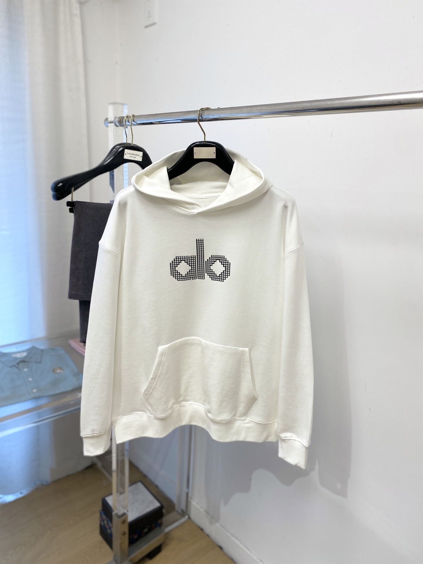 NO:728148,Support replacement after the year!  alo, 2025 new sweatshirt, handsome and fashionable, top-notch printed letter logo on the chest, simple and versatile. The fabric cotton is not only crisp and maintains the trendy silhouette, but also comfortable to wear, and the yarn is more delicate. Size M-3XL,, hoodie, sweatshirts,19860909支持年后退换！ alo、2025新品卫衣,帅气时尚,胸前顶级印花字母logo,简约百搭款.面料棉 不仅挺括,保持潮流的廓形,又穿着舒适,纱织更细腻,码数M-3XL,,hoodie,sweatshirts,,Men's clothing