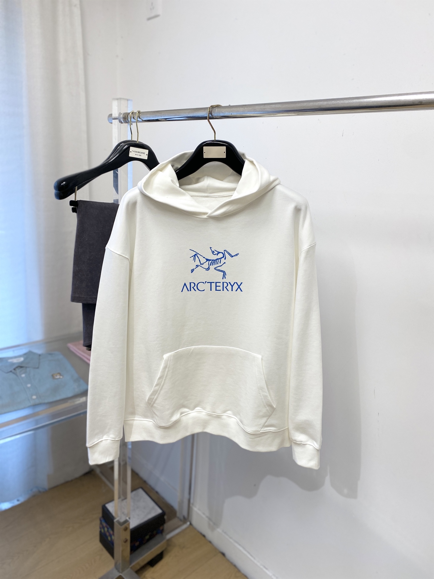 NO:728153,Support replacement after the year!  Arc'teryx, 2025 new sweatshirt, handsome and fashionable, top-notch printed letter logo on the chest, simple and versatile. The fabric cotton is not only crisp and maintains the trendy silhouette, but also comfortable to wear, and the yarn is more delicate. Size M-3XL, arc'teryx, hoodie, sweatshirts,19860909支持年后退换！ 始祖鸟、2025新品卫衣,帅气时尚,胸前顶级印花图案字母logo,简约百搭款.面料棉 不仅挺括,保持潮流的廓形,又穿着舒适,纱织更细腻,码数M-3XL,arc'teryx,hoodie,sweatshirts,,Men's clothing