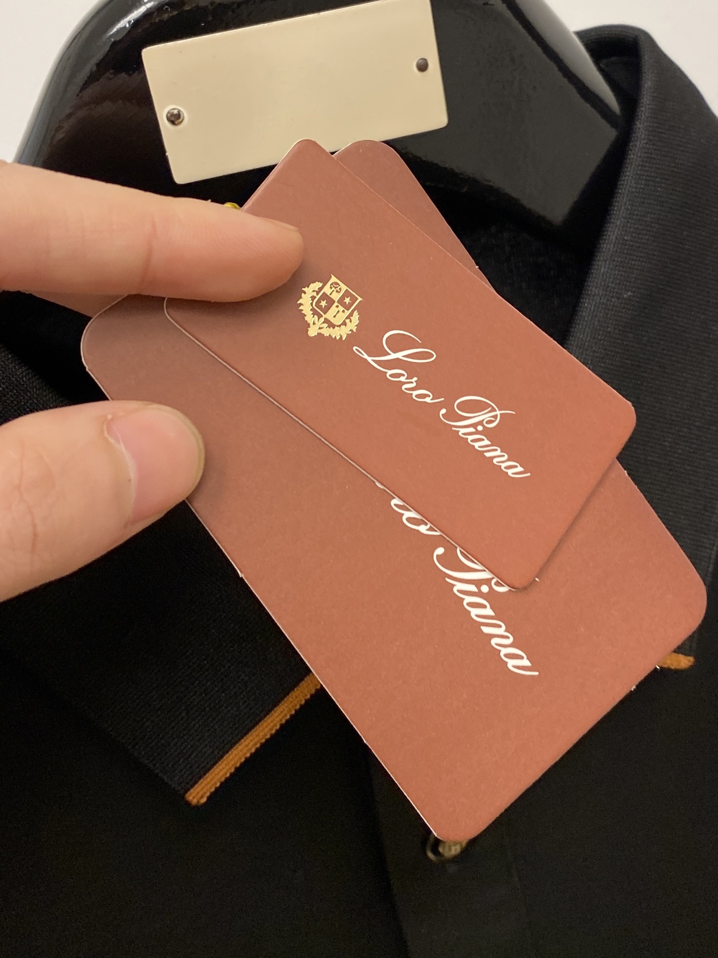 Loro piana、2026新品短袖T恤，帅气时尚，胸前顶级凹凸印胶图案字母logo，简约百搭款。面料