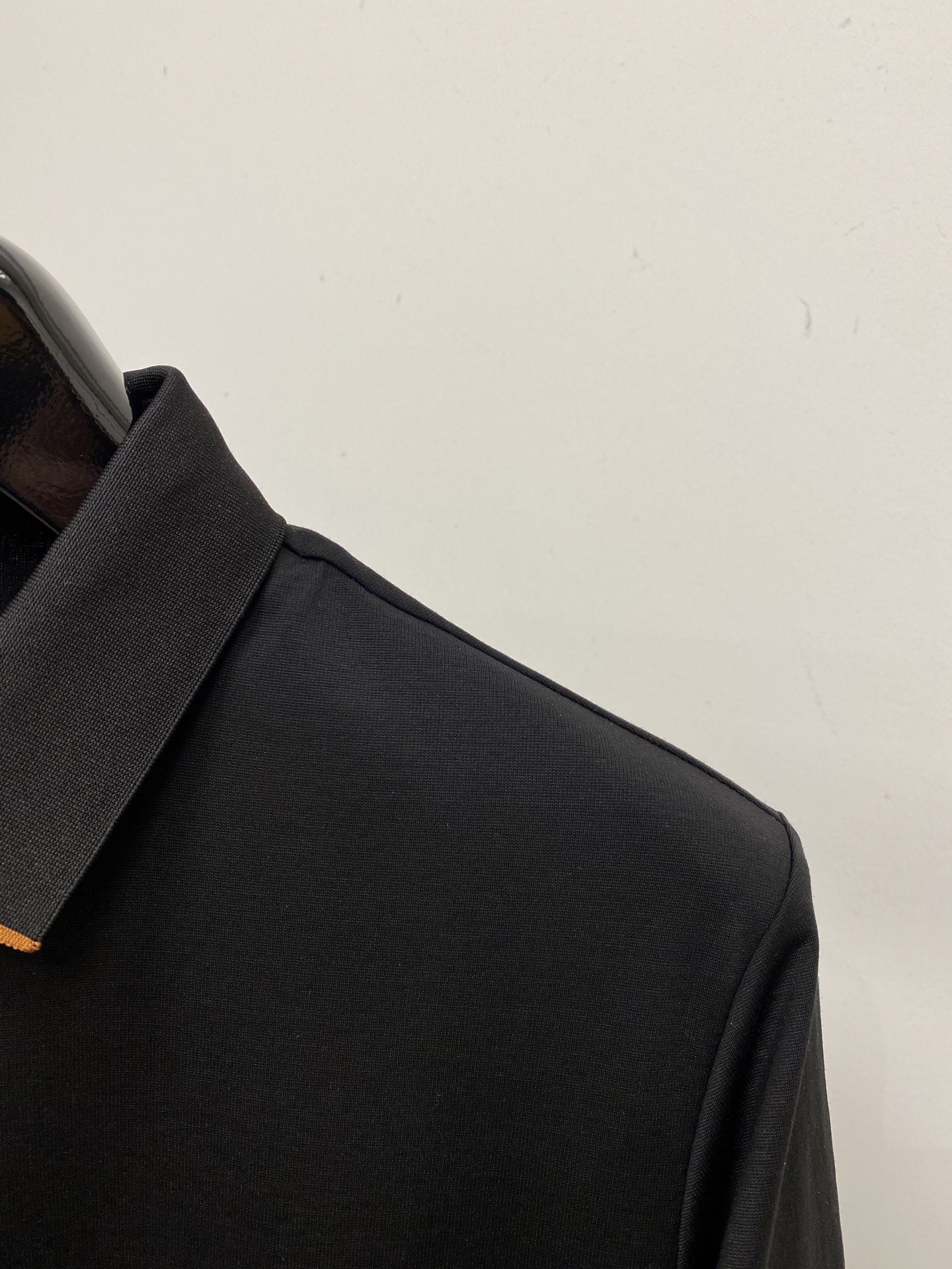 Loro piana、2026新品短袖T恤，帅气时尚，胸前顶级凹凸印胶图案字母logo，简约百搭款。面料