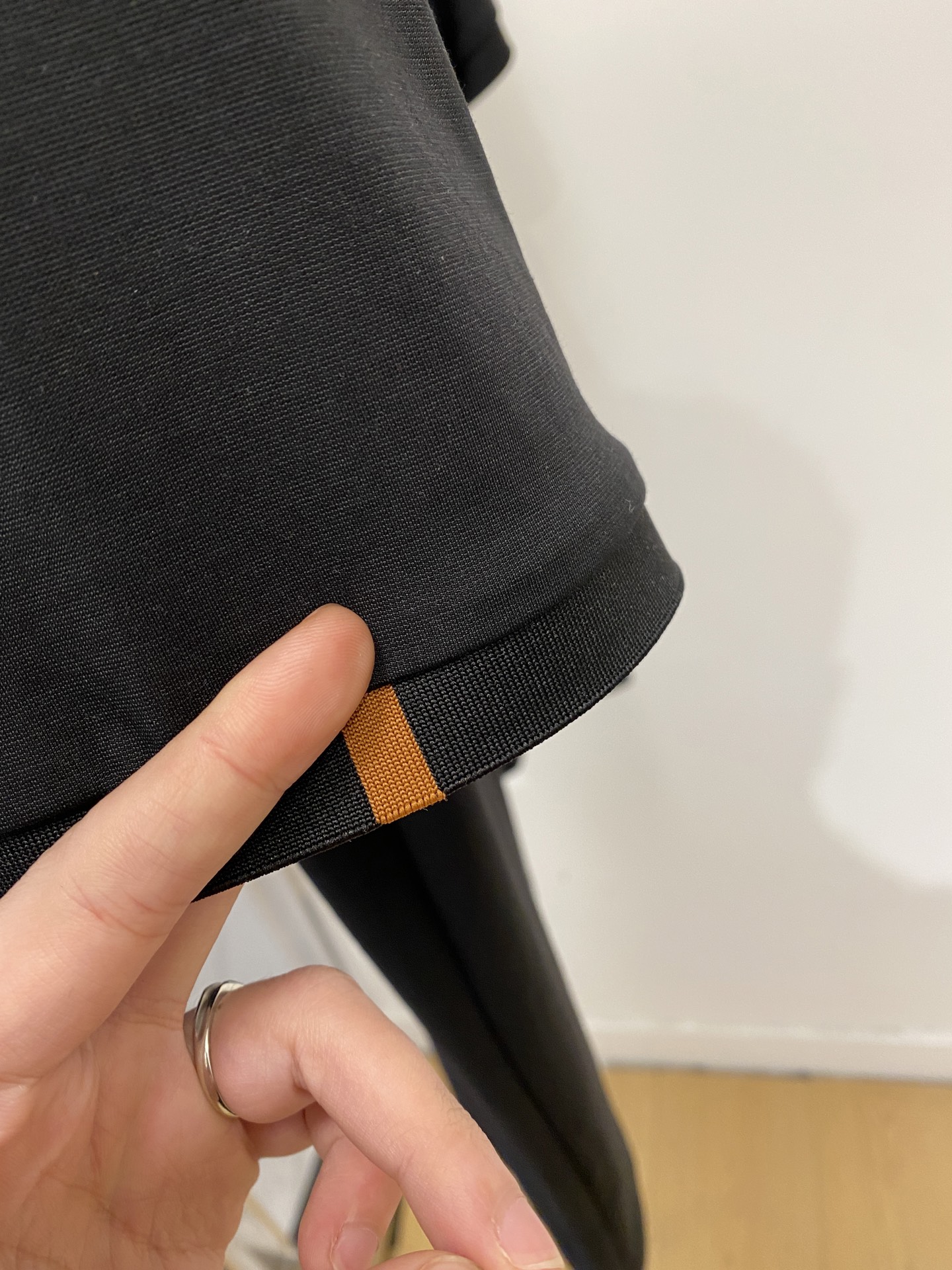 Loro piana、2026新品短袖T恤，帅气时尚，胸前顶级凹凸印胶图案字母logo，简约百搭款。面料