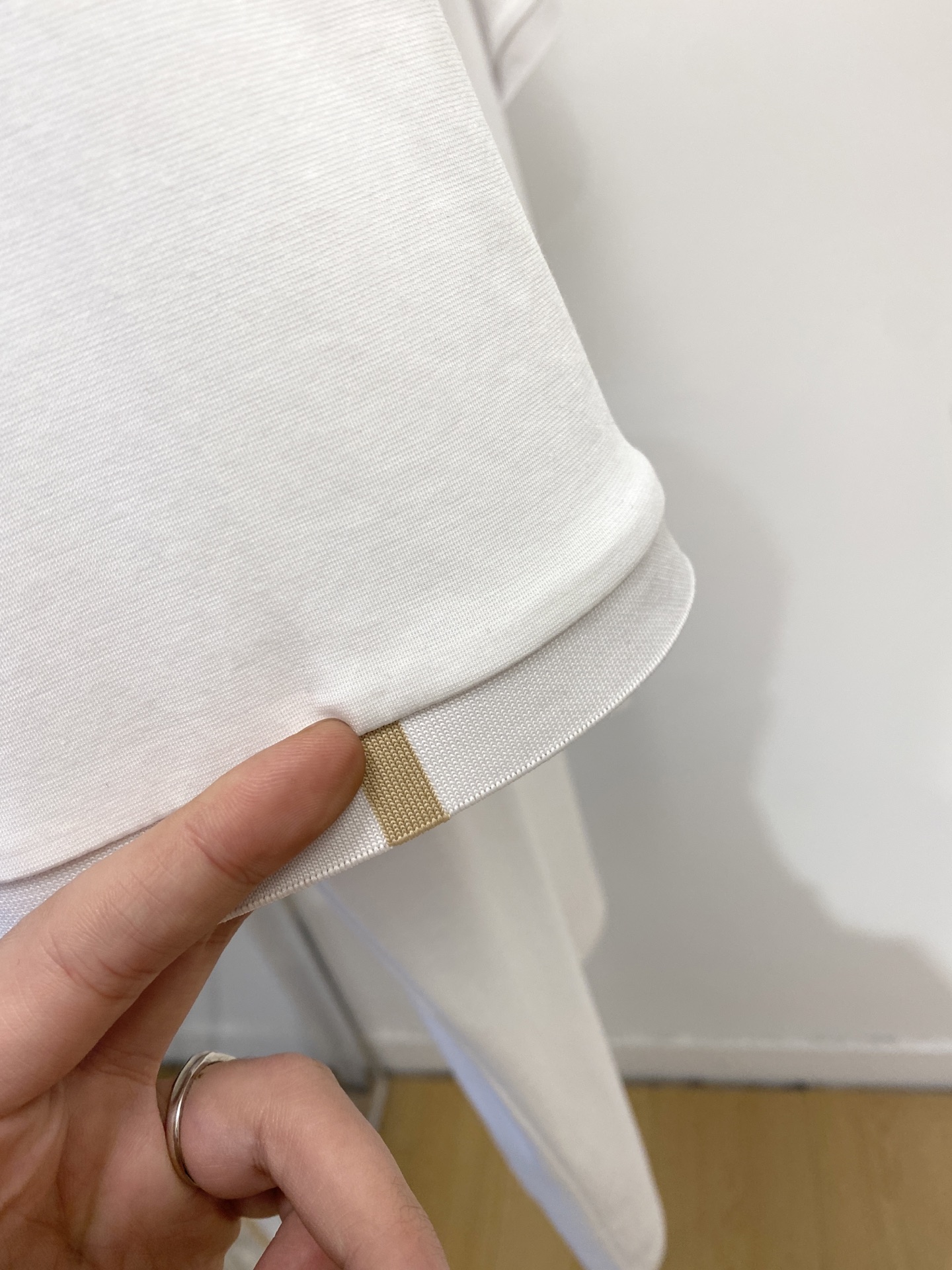 Loro piana、2026新品短袖T恤，帅气时尚，胸前顶级凹凸印胶图案字母logo，简约百搭款。面料