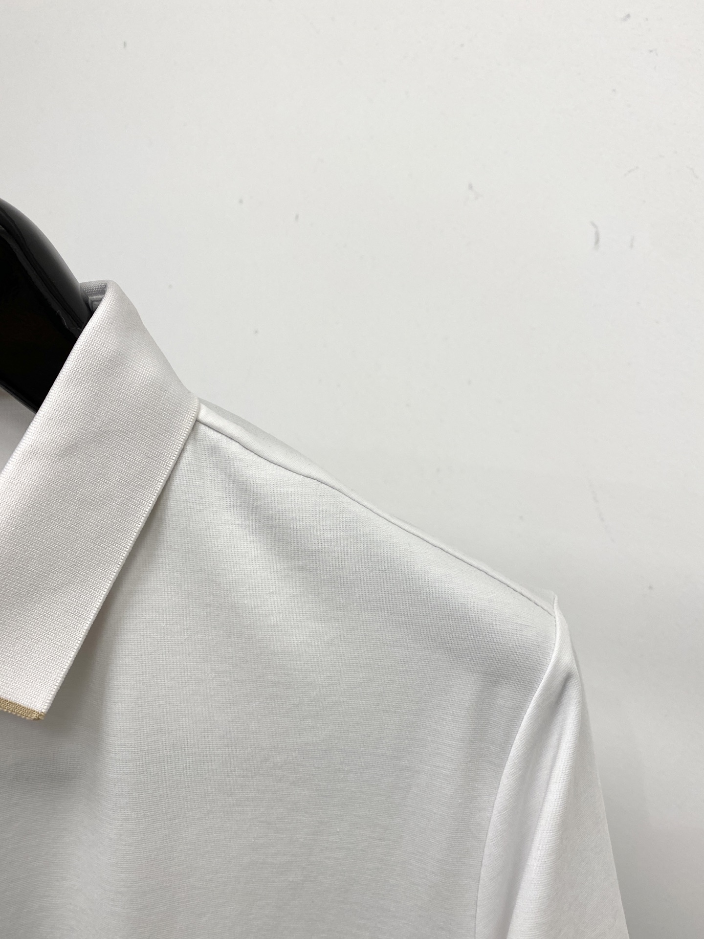 Loro piana、2026新品短袖T恤，帅气时尚，胸前顶级凹凸印胶图案字母logo，简约百搭款。面料