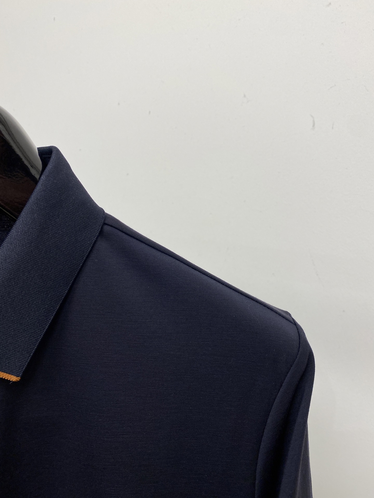 Loro piana、2026新品短袖T恤，帅气时尚，胸前顶级凹凸印胶图案字母logo，简约百搭款。面料