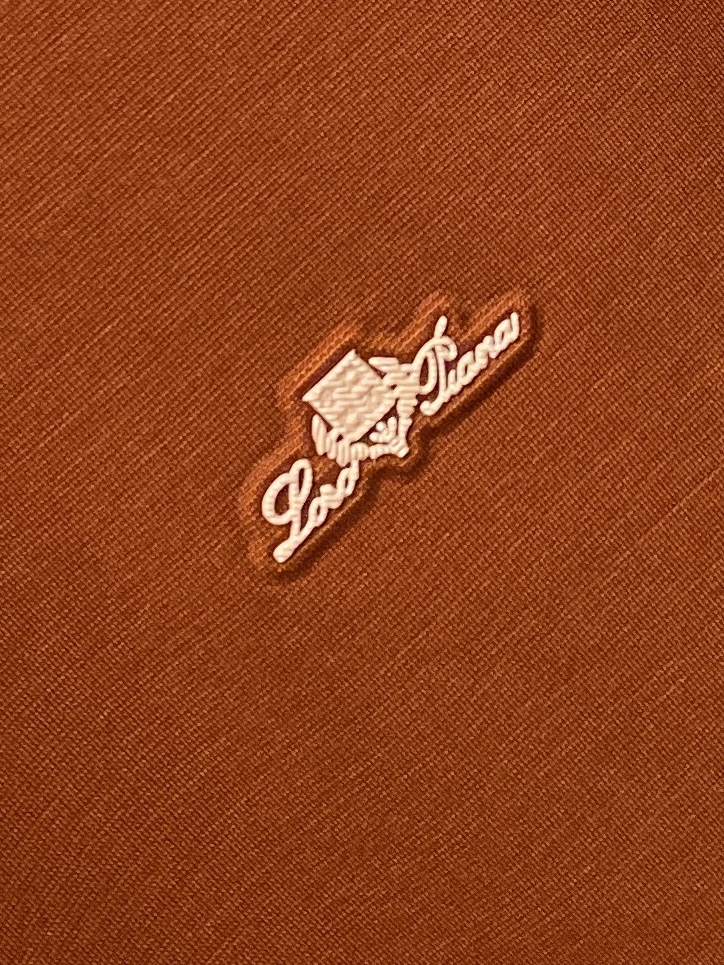 Loro piana、2026新品短袖T恤，帅气时尚，胸前顶级凹凸印胶图案字母logo，简约百搭款。面料