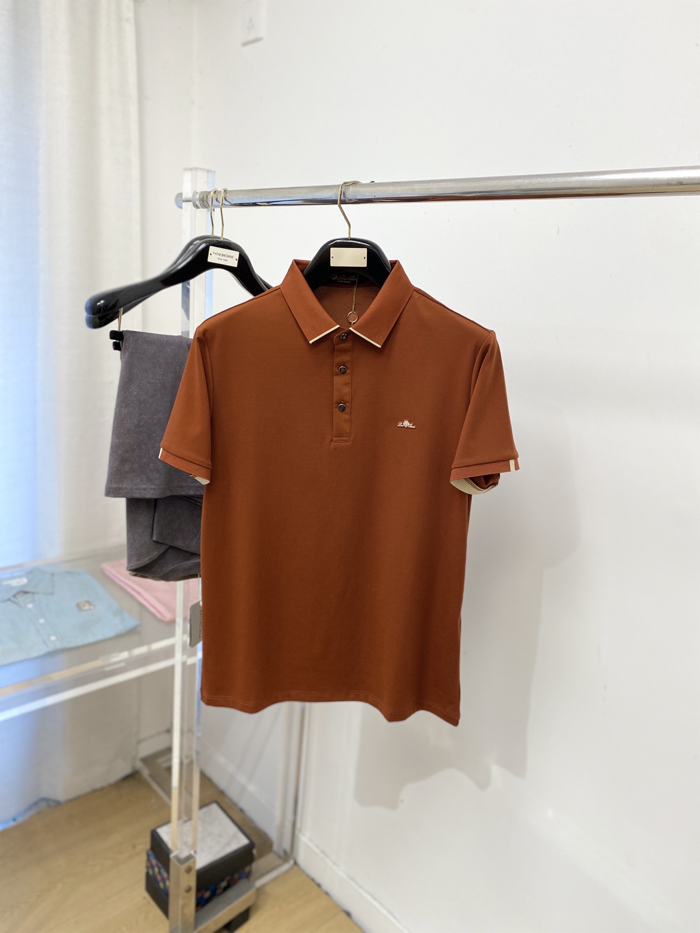 Loro piana、2026新品短袖T恤，帅气时尚，胸前顶级凹凸印胶图案字母logo，简约百搭款。面料
